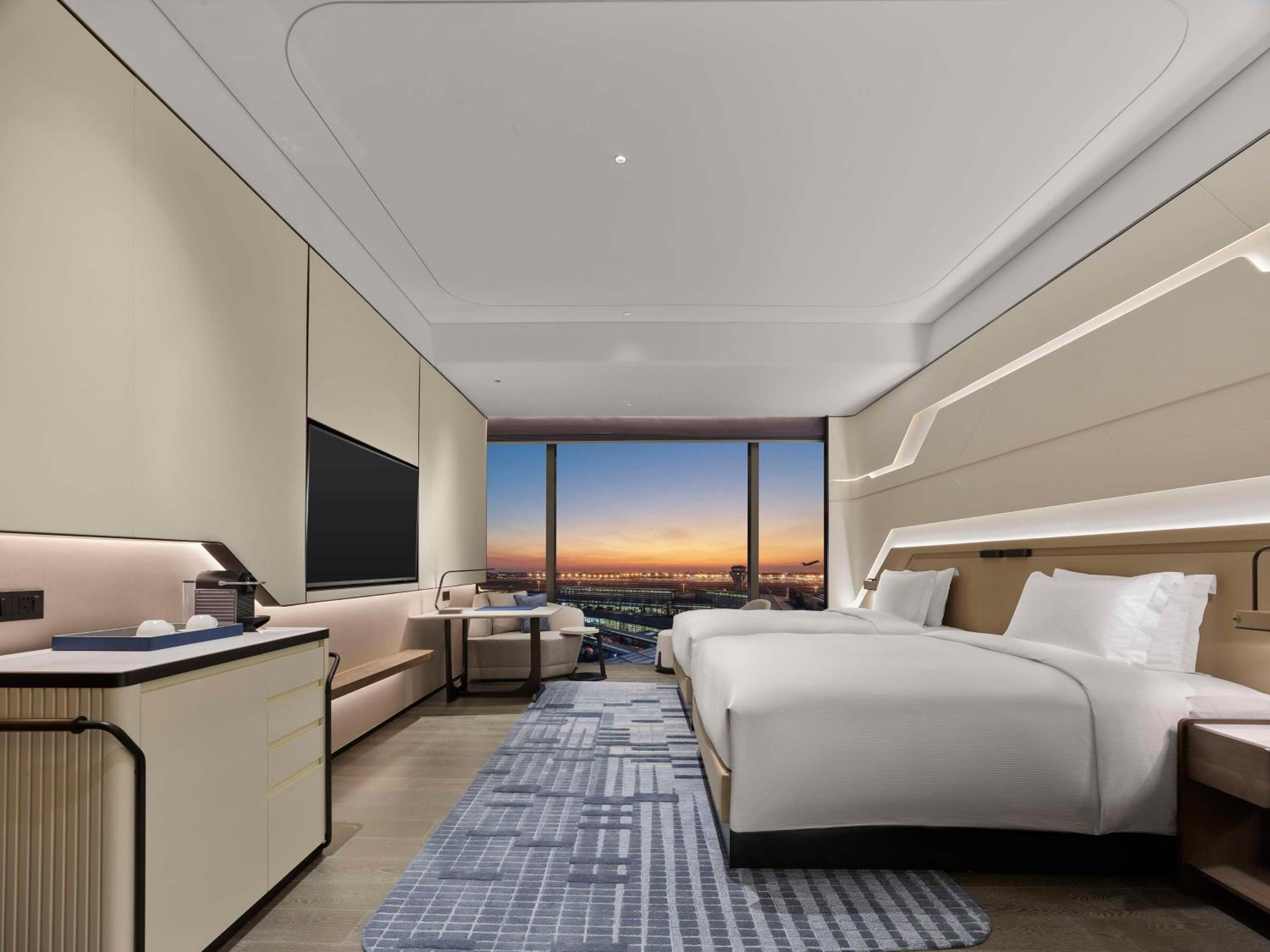 Executive Twin Room - Airport View