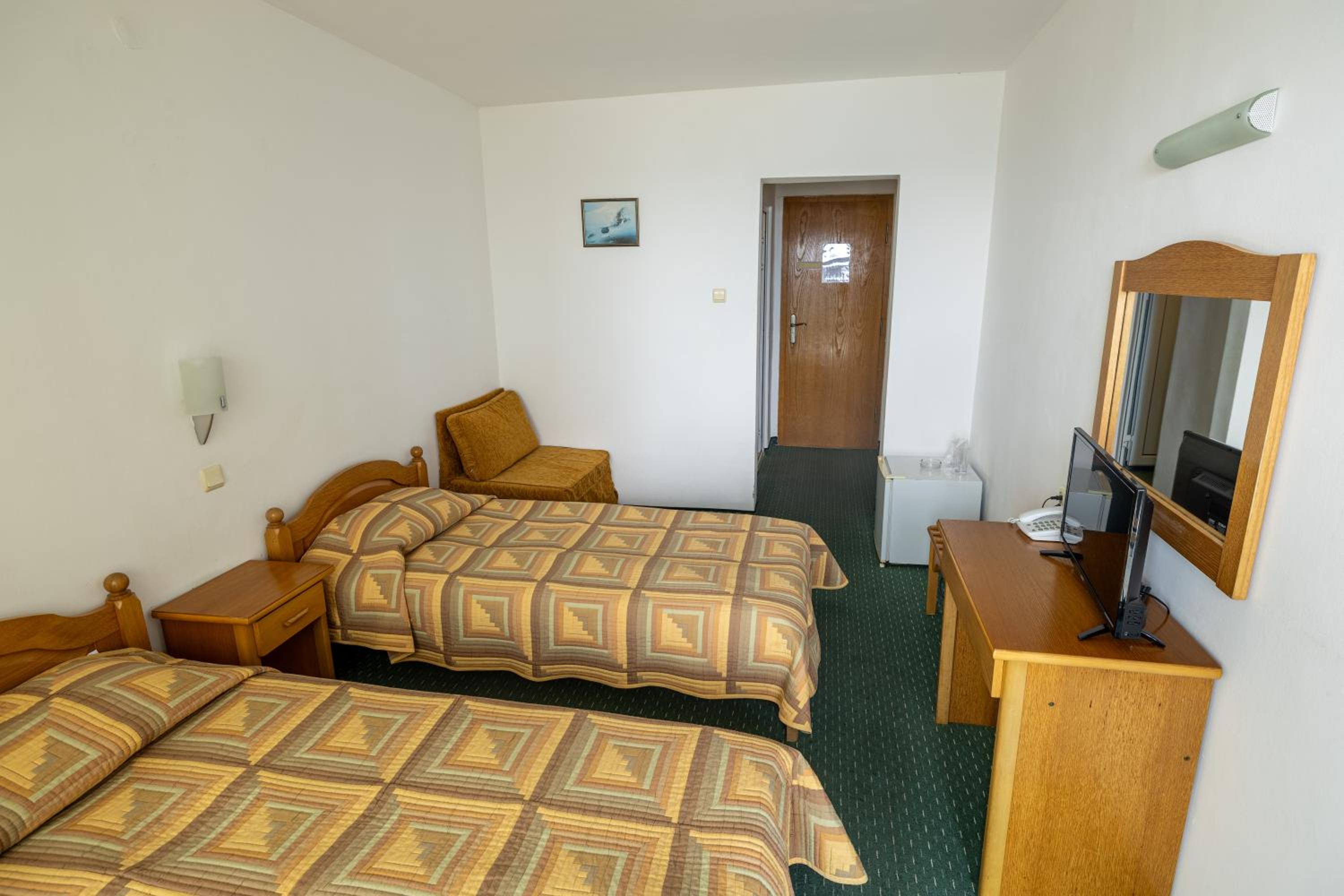 Standard Twin Room with Front Sea View