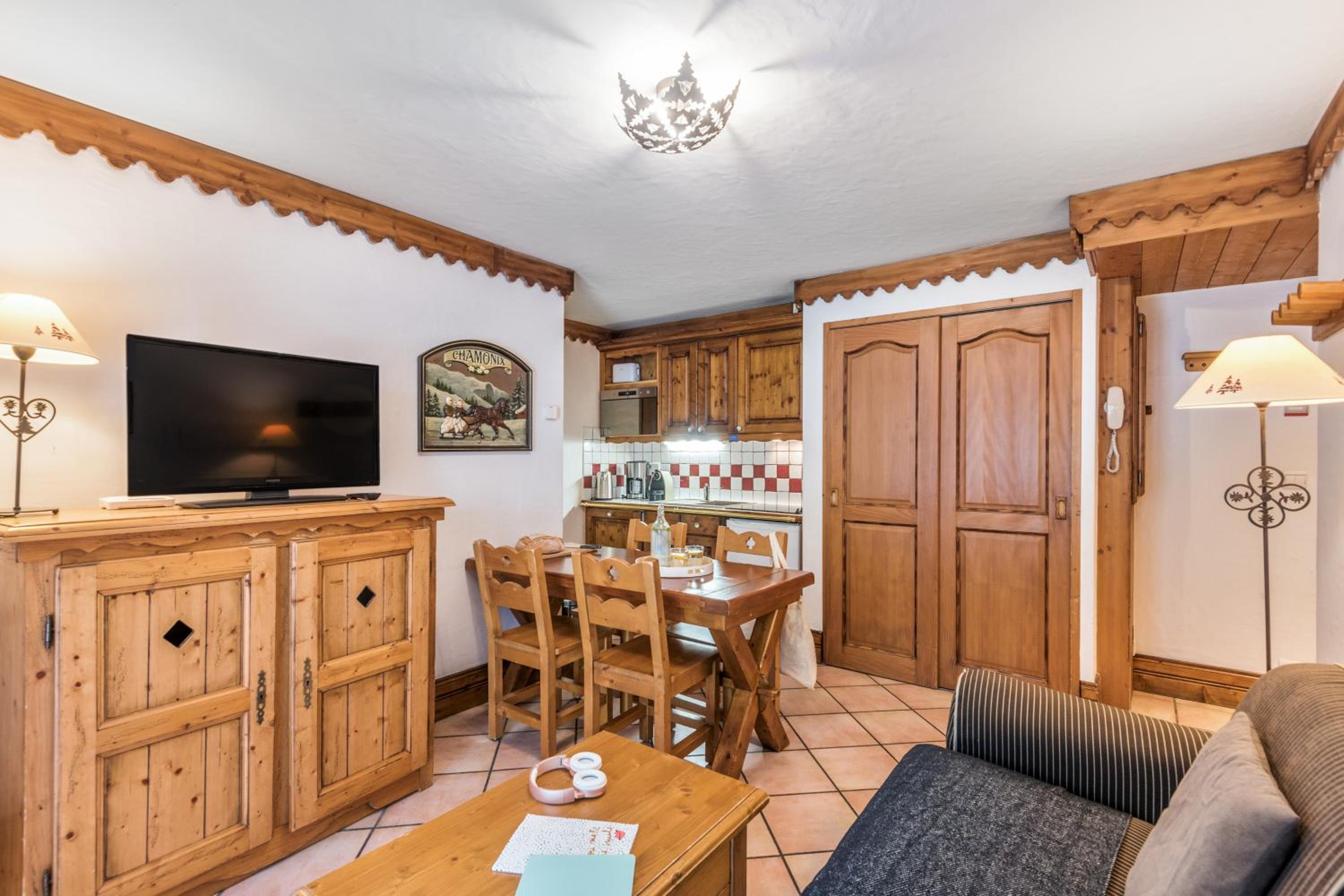 Superior One-Bedroom Apartment (4 People)