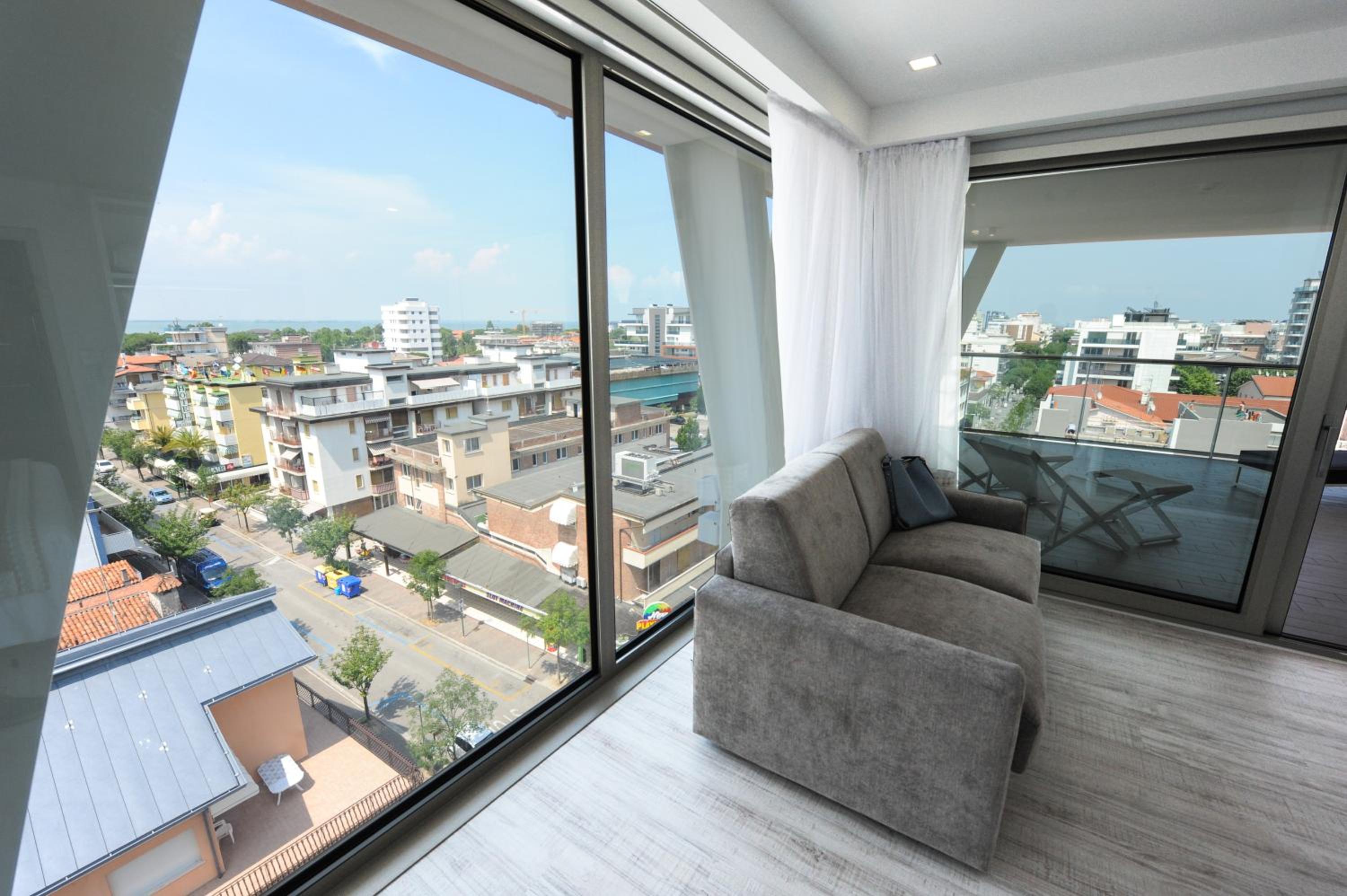 Deluxe Suite with Beach Access