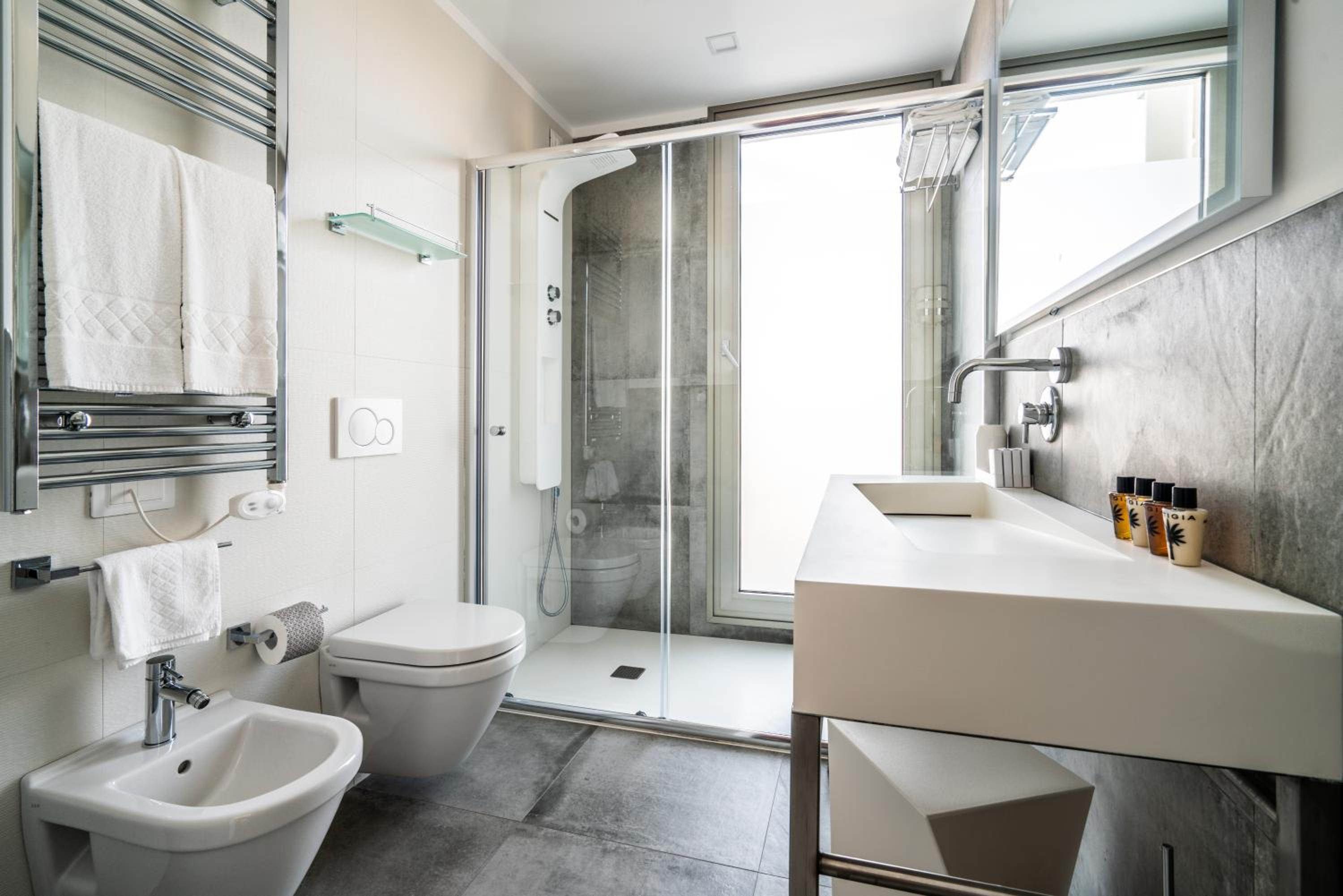 Deluxe Suite with Beach Access