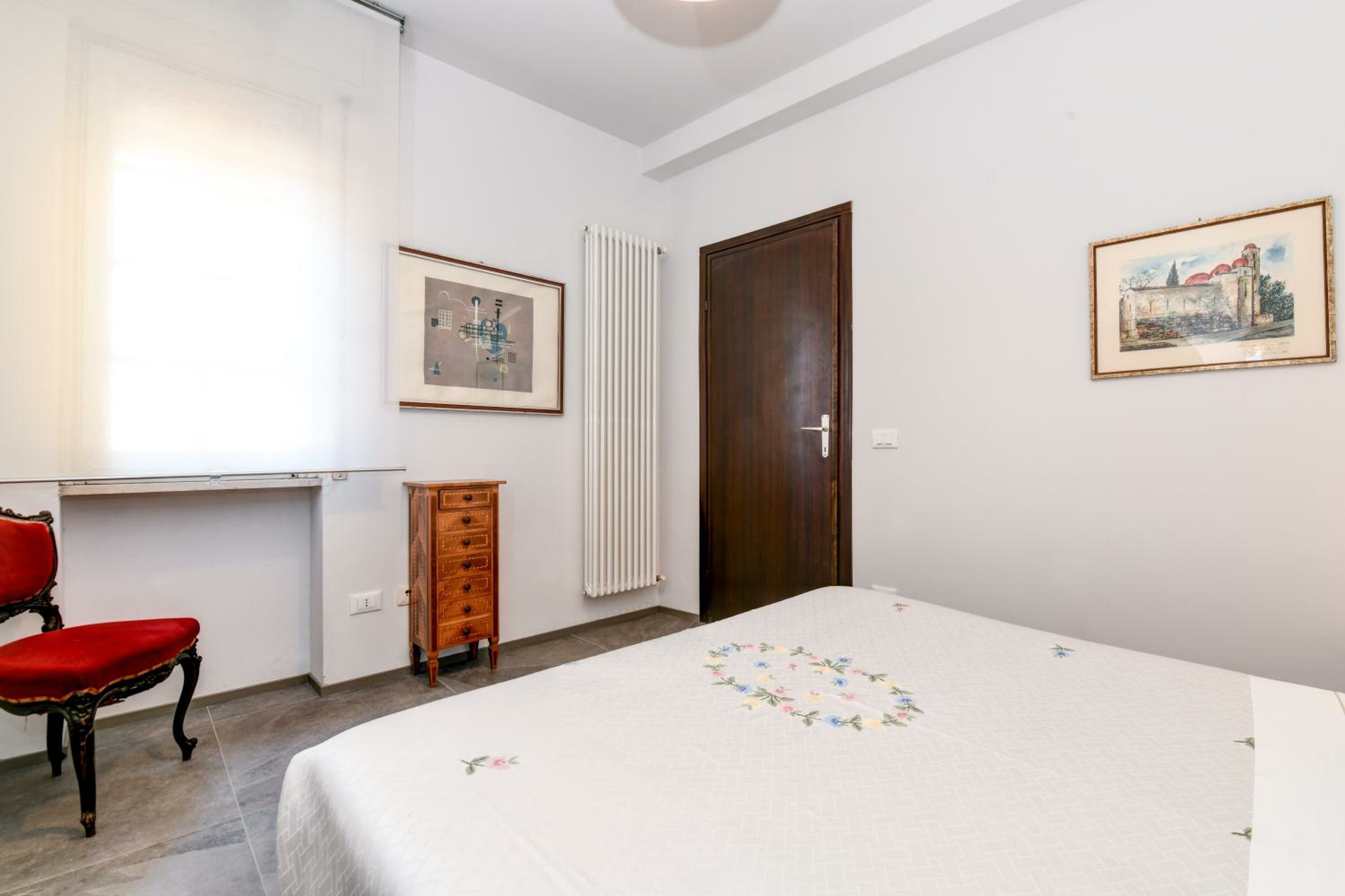 Apartment with Lake View