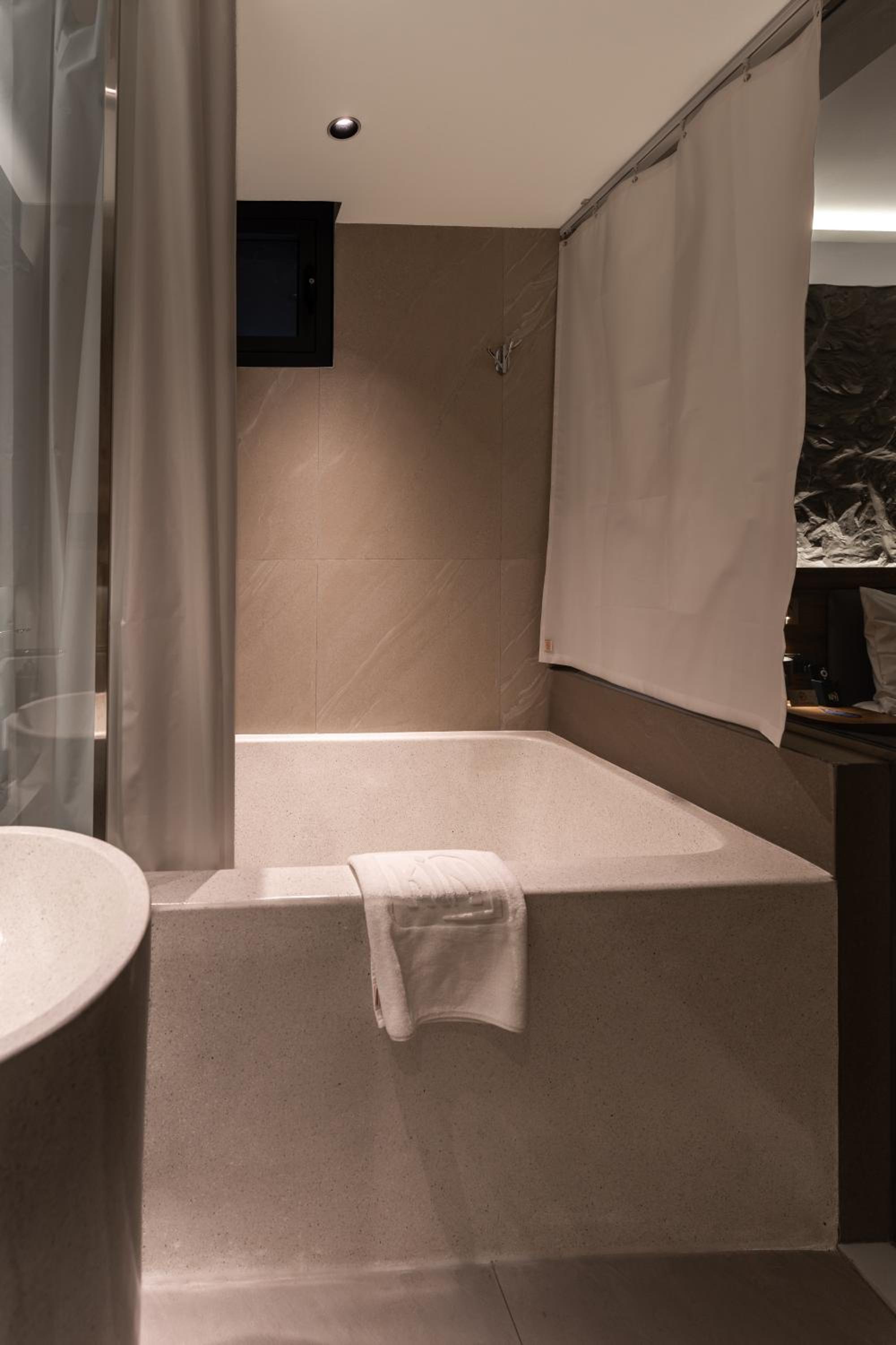 Deluxe Double Room with Window