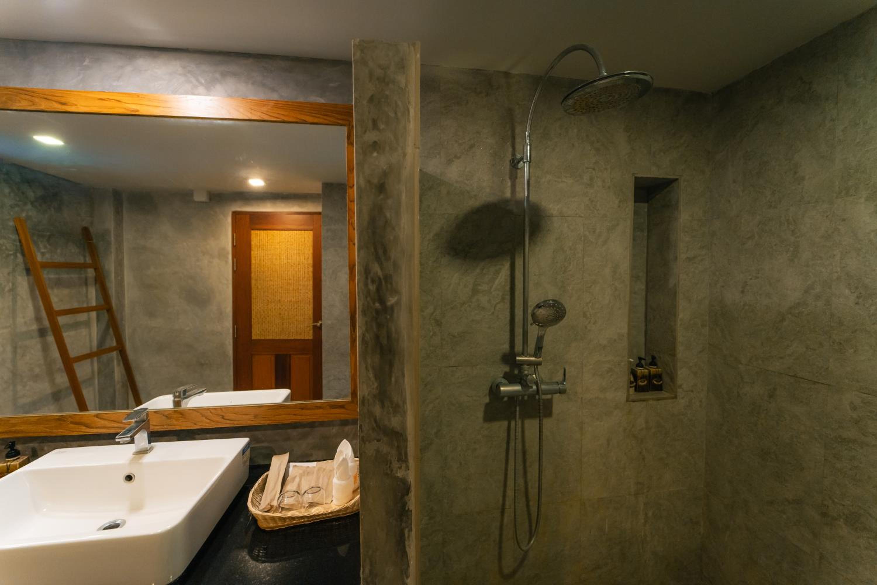Deluxe Double Room with Balcony and Sea View