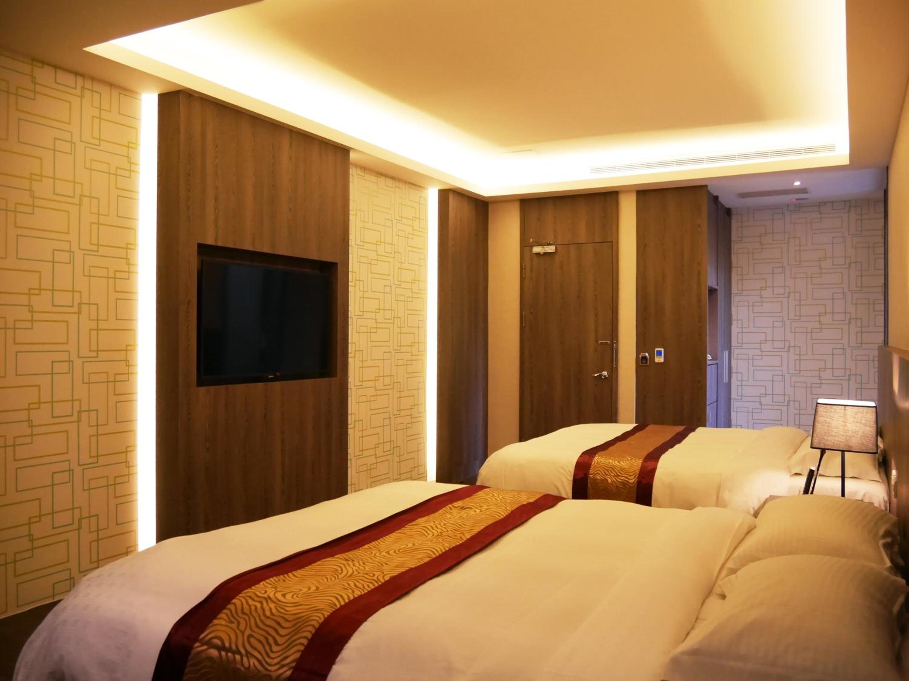 Business Quadruple Room - No Private Garage