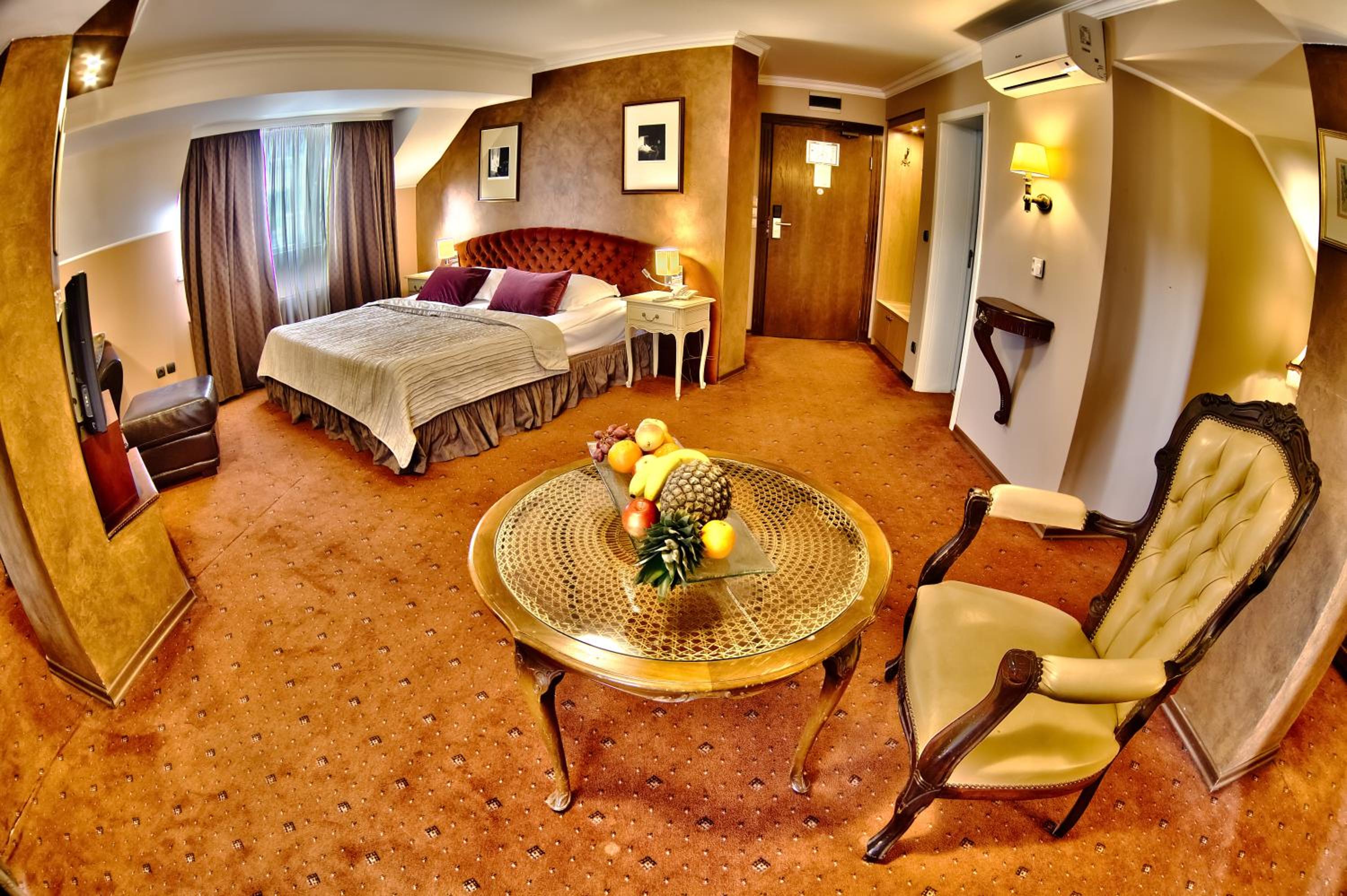 Deluxe Suite