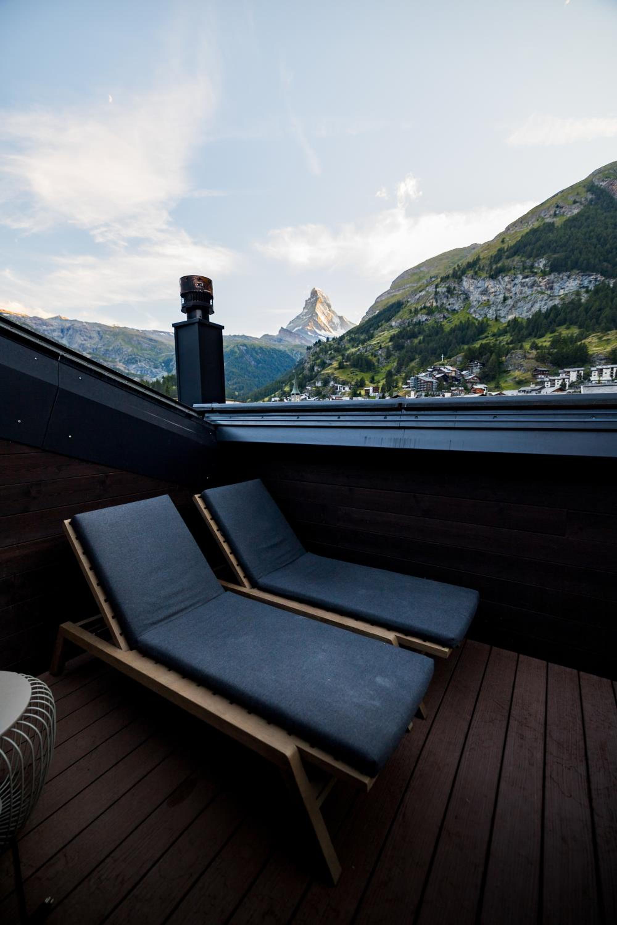 Deluxe Suite with Jacuzzi and Matterhorn View