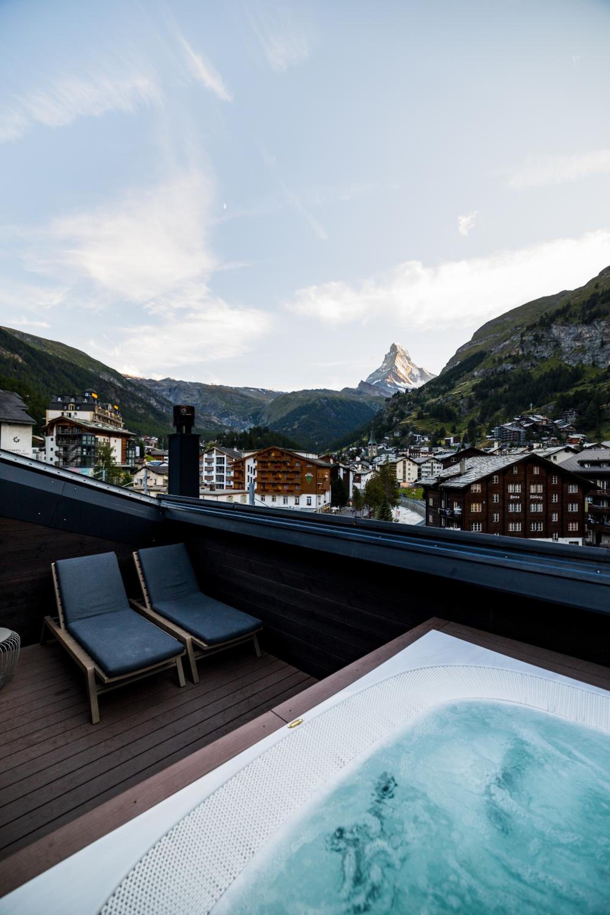 Deluxe Suite with Jacuzzi and Matterhorn View