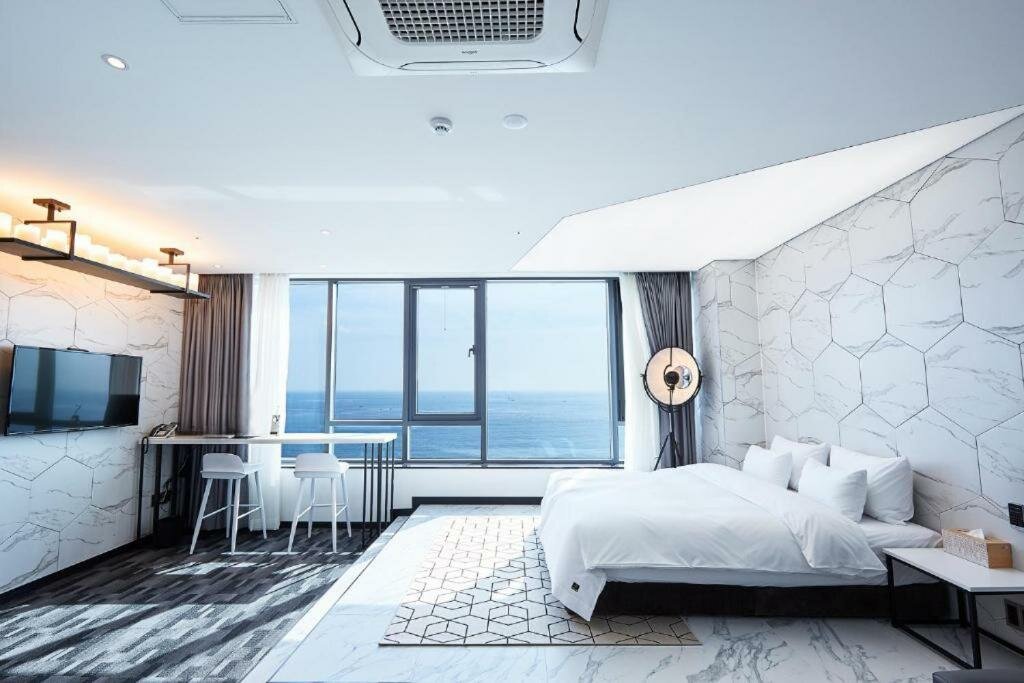 King Suite with Ocean View