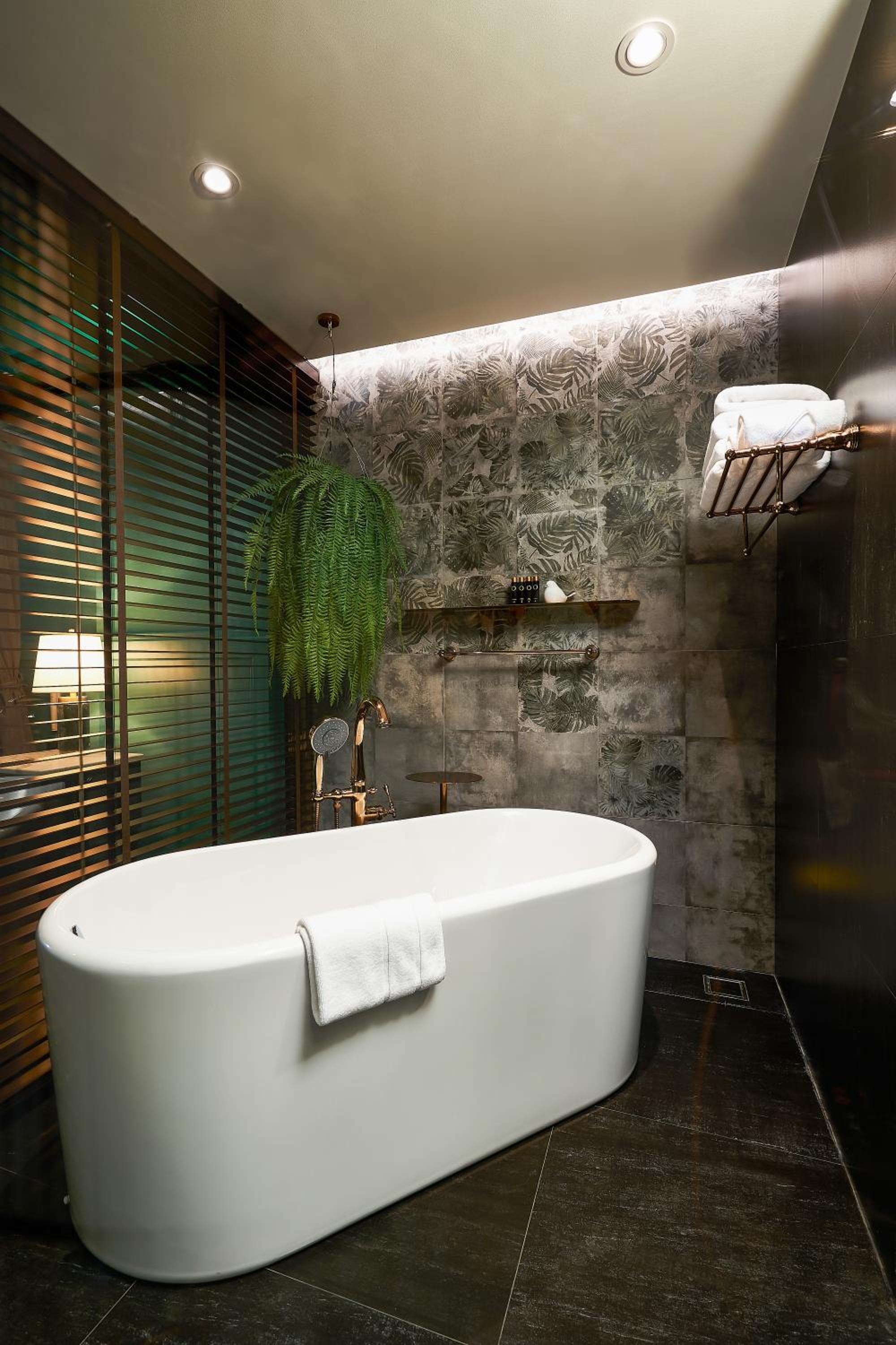 Deluxe Suite - City View