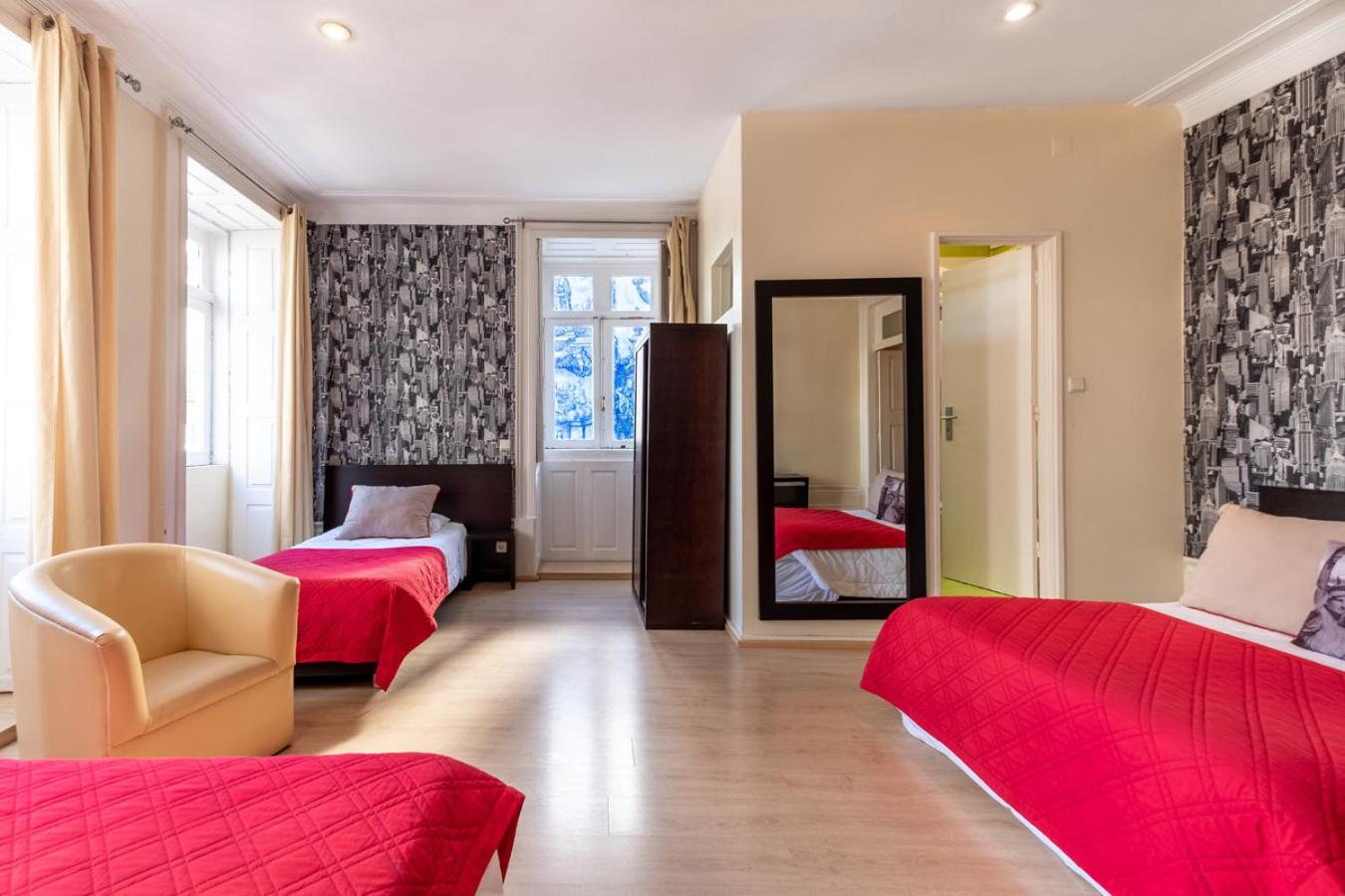 Family Room (2 Adults + 3 Children up to 16 years old)