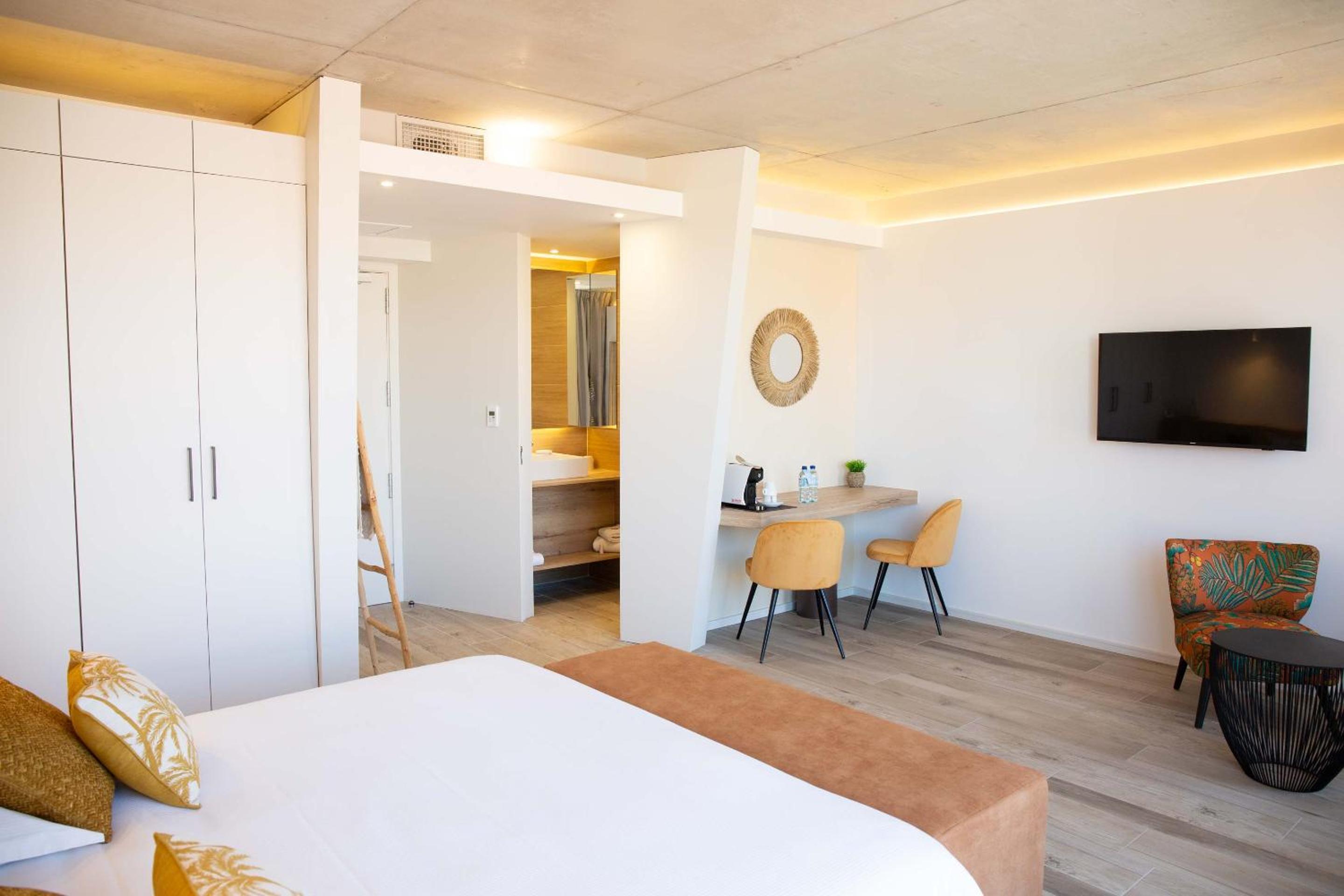 Room Collection (in the new villa without sea view)