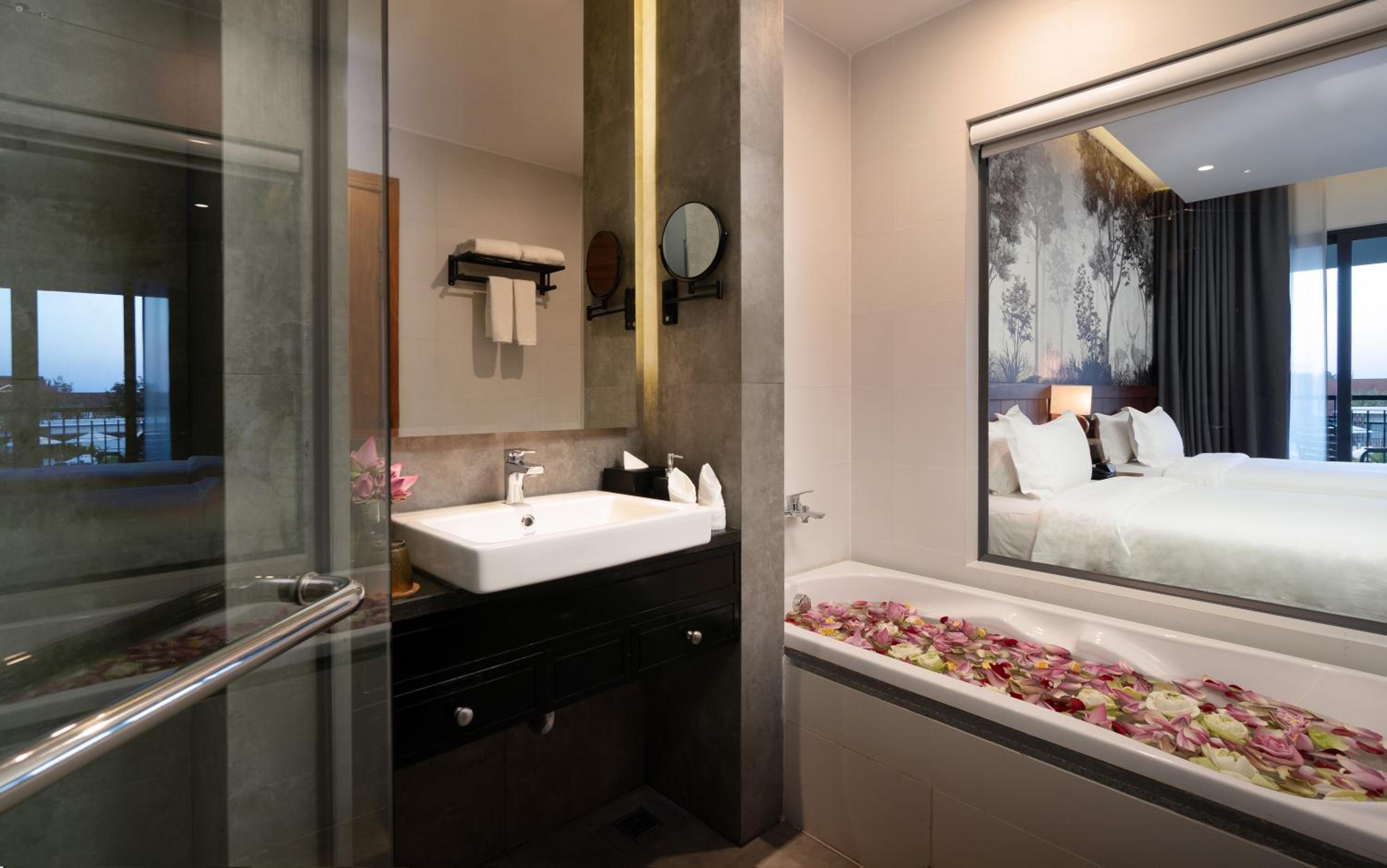 Deluxe Twin Room with Balcony