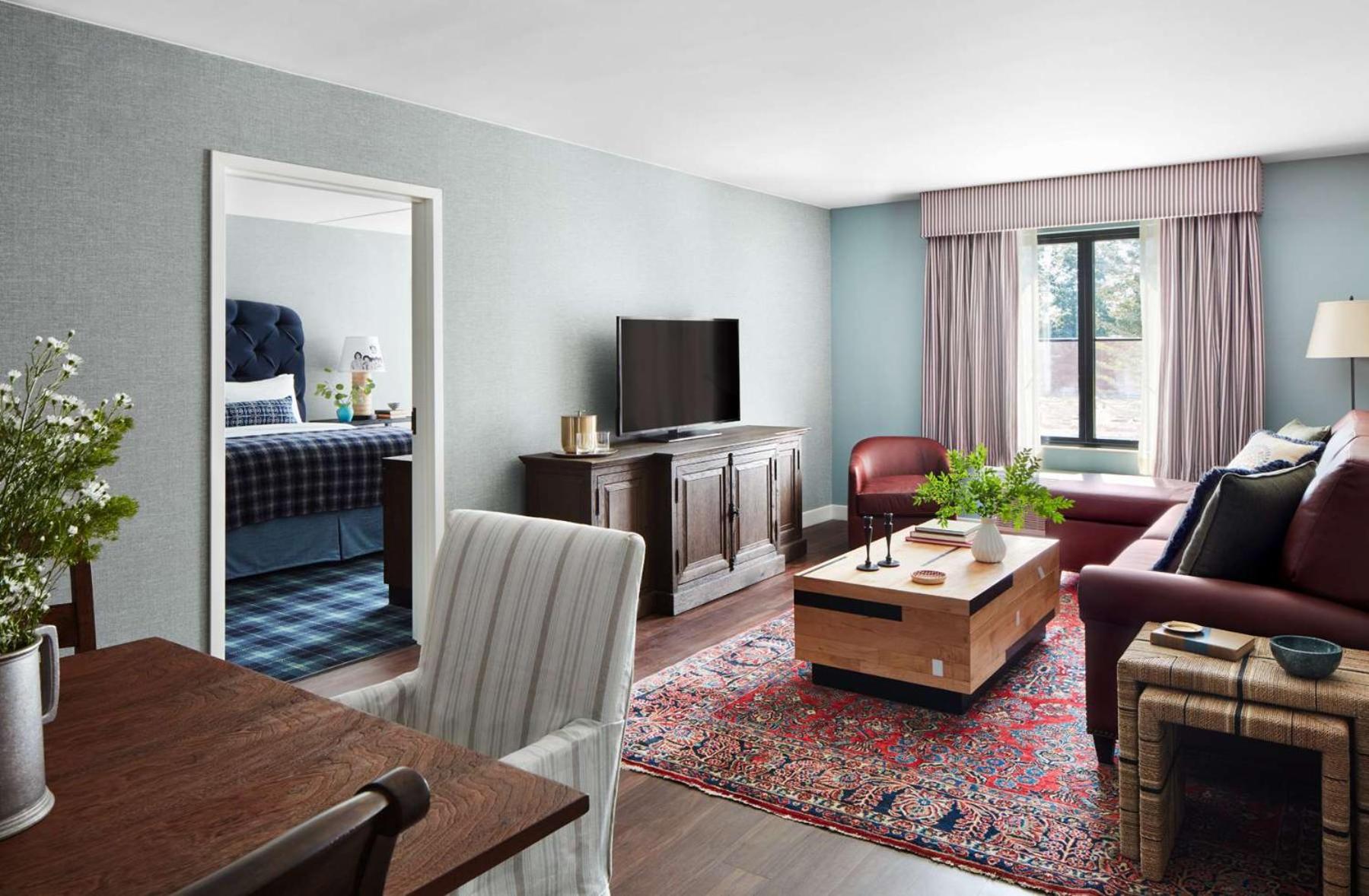 Graduate King Suite with Sofa Bed