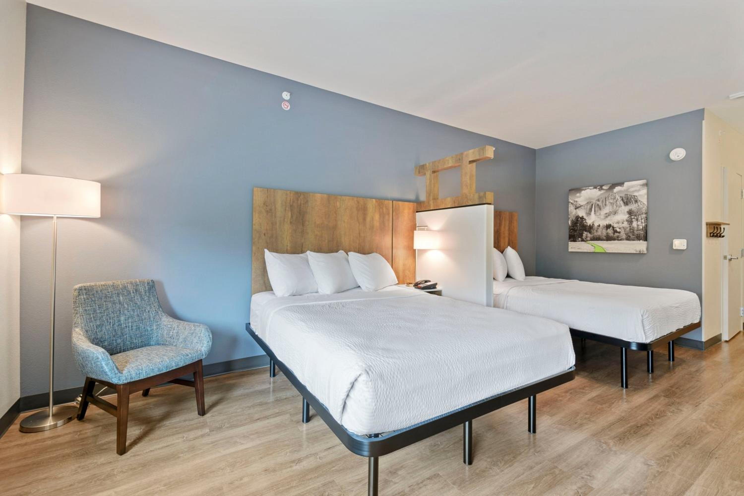 Ideal Studio with Two Queen Beds - Non-Smoking