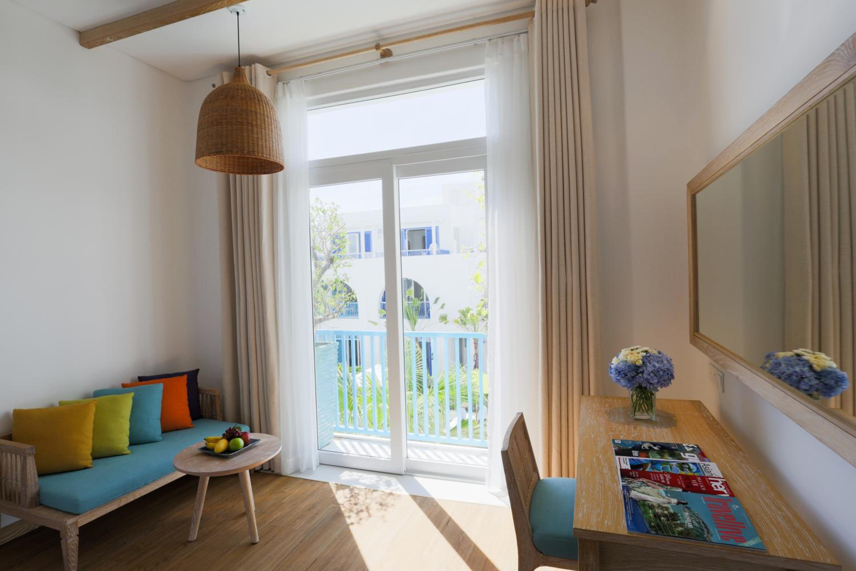 Elite Deluxe King Room with Balcony - Pool/City View