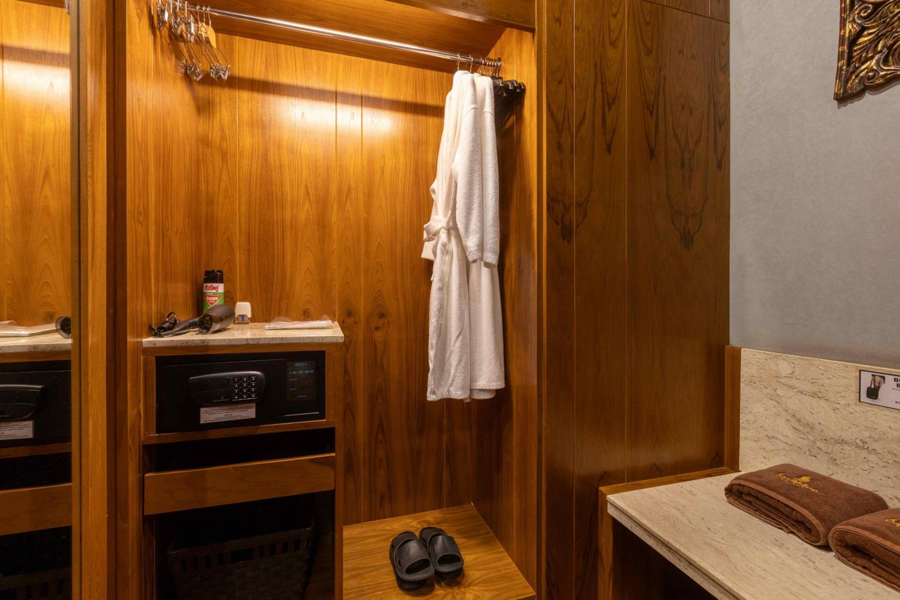 Double or Twin Room with Swimming Pool Access