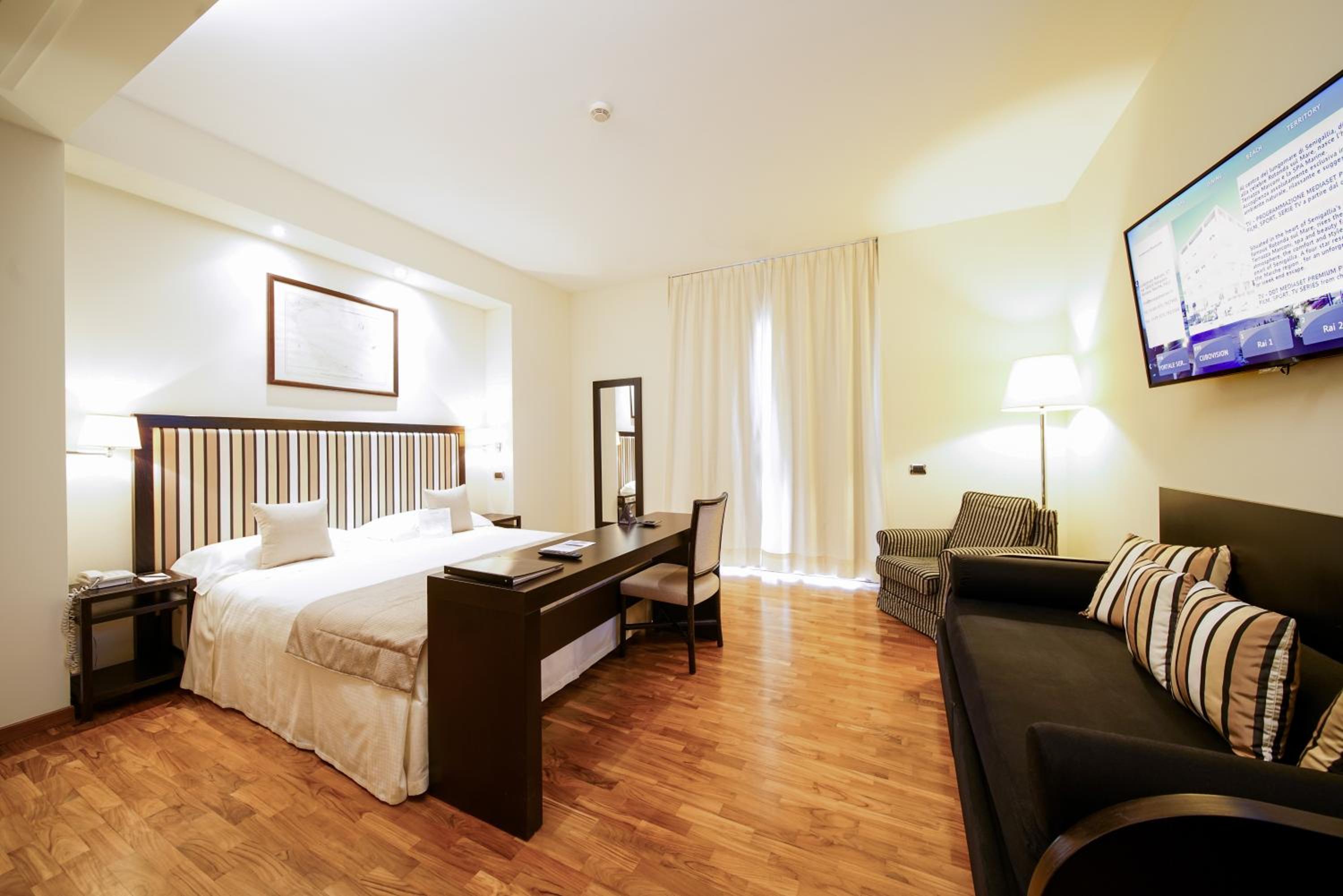 Deluxe Double or Twin Room with Sea View