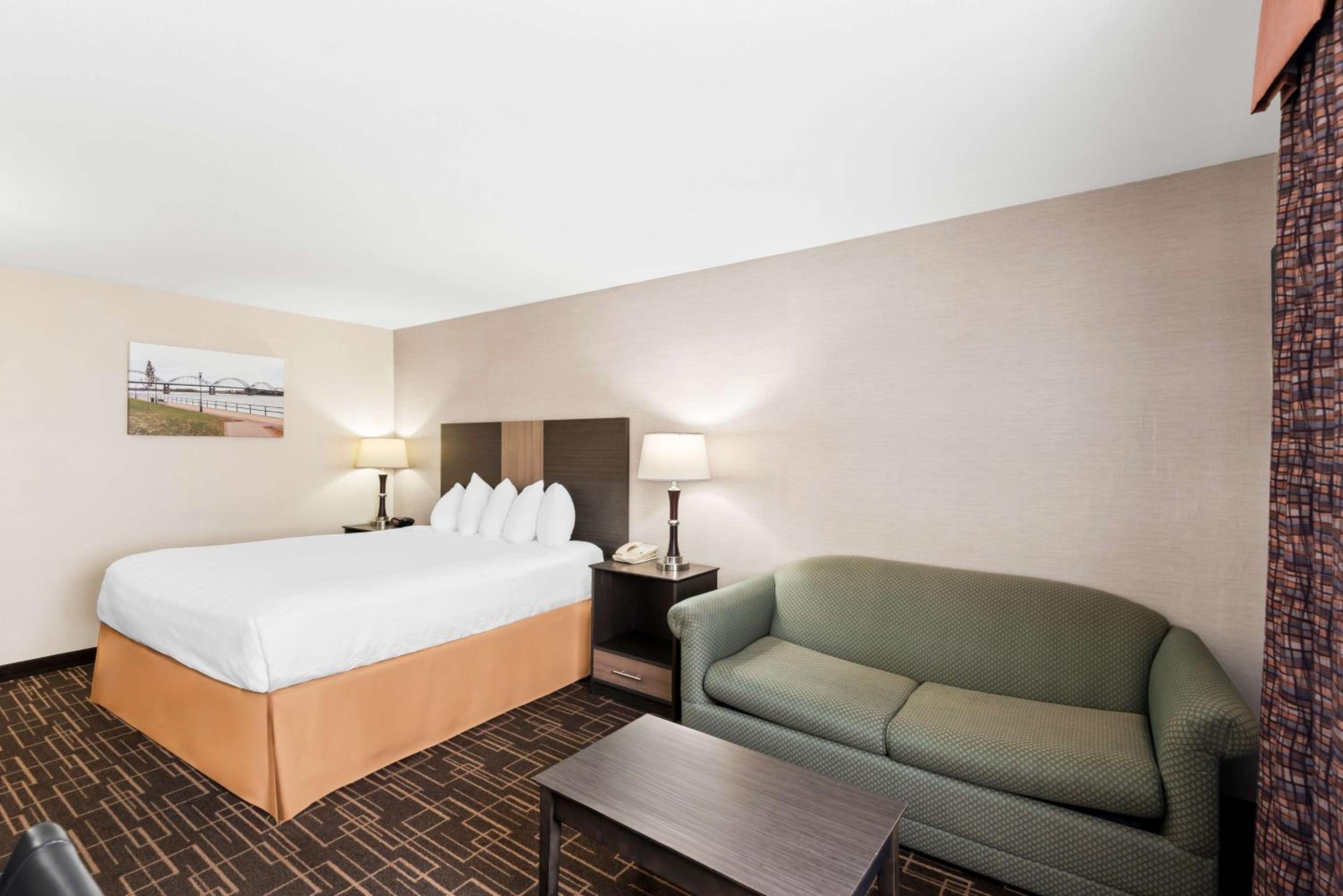 Deluxe King Room - Non-Smoking