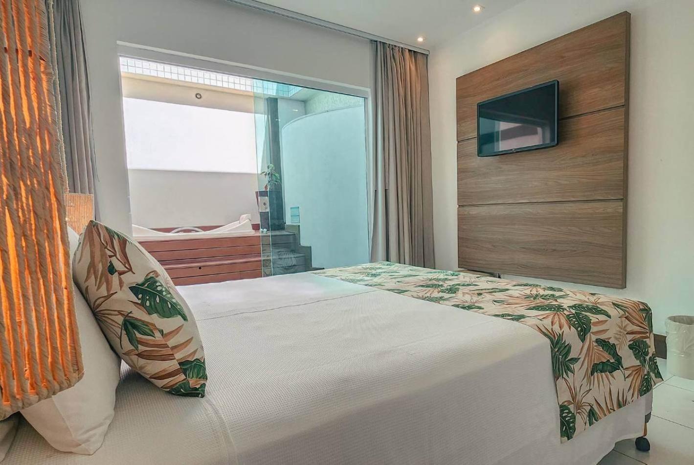 Queen Suite with Spa Bath