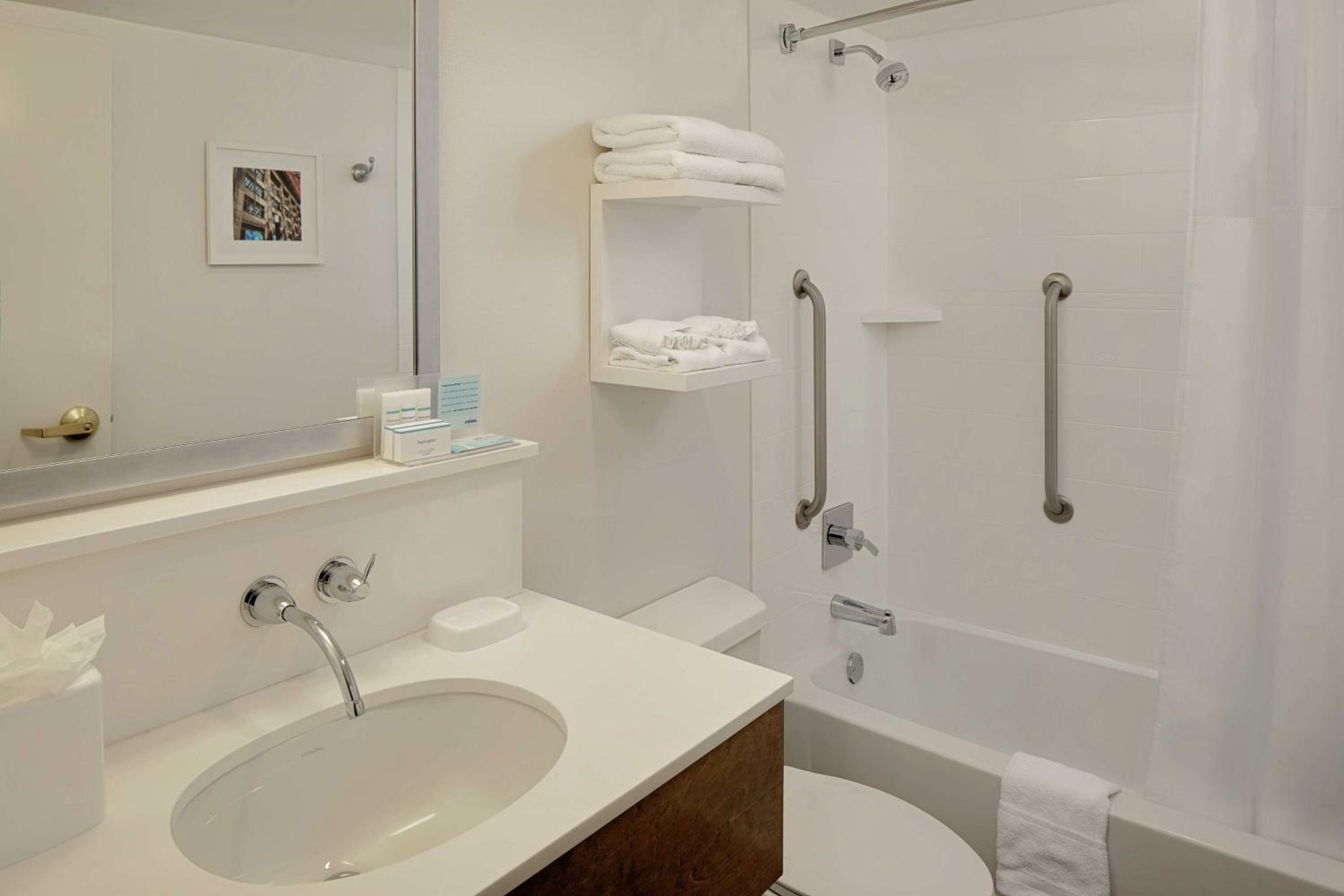 King Room with Sofa Bed - Non-Smoking