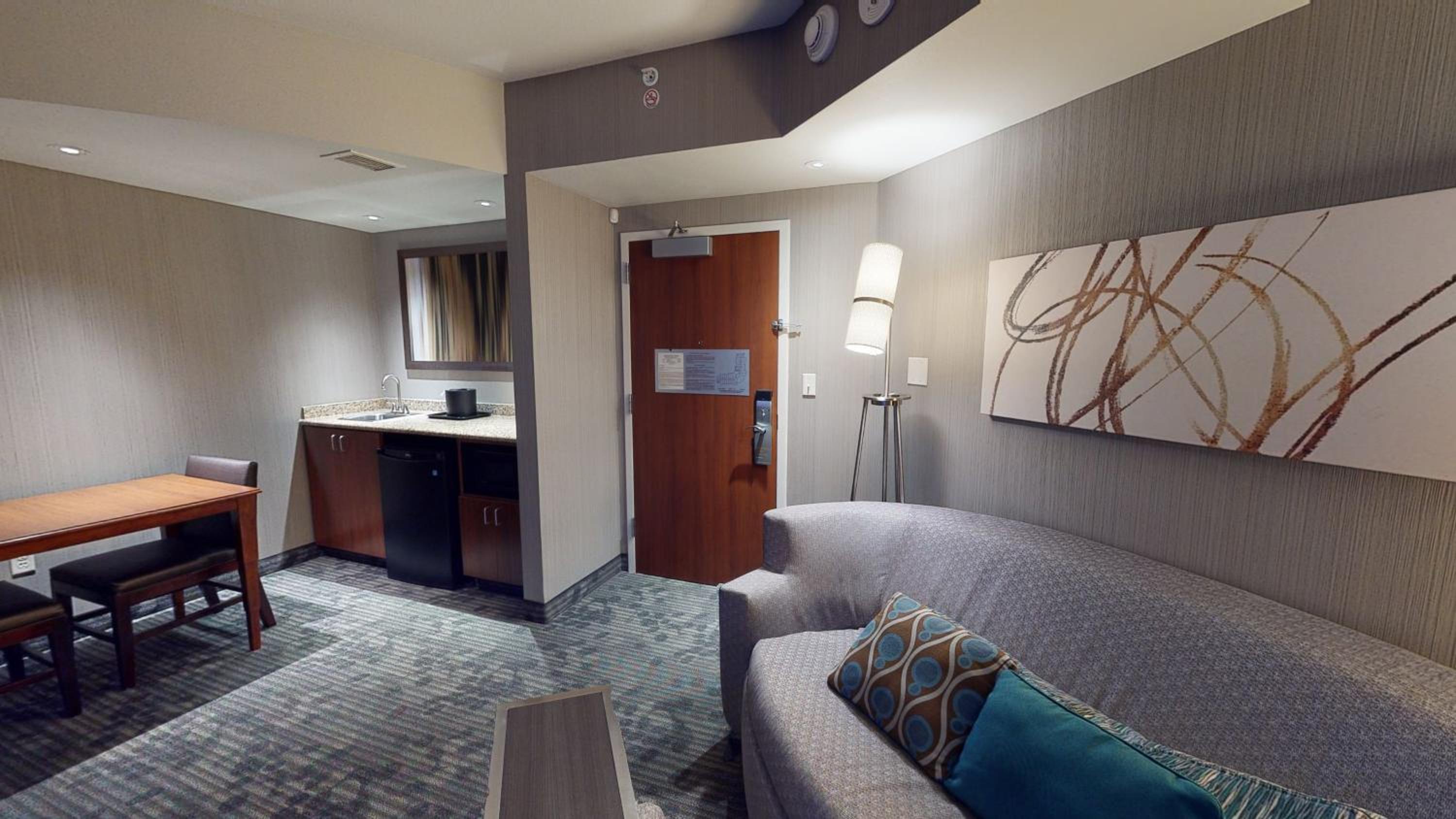 Two-Bedroom Suite with Adapted Tub - Mobility and Hearing Accessible