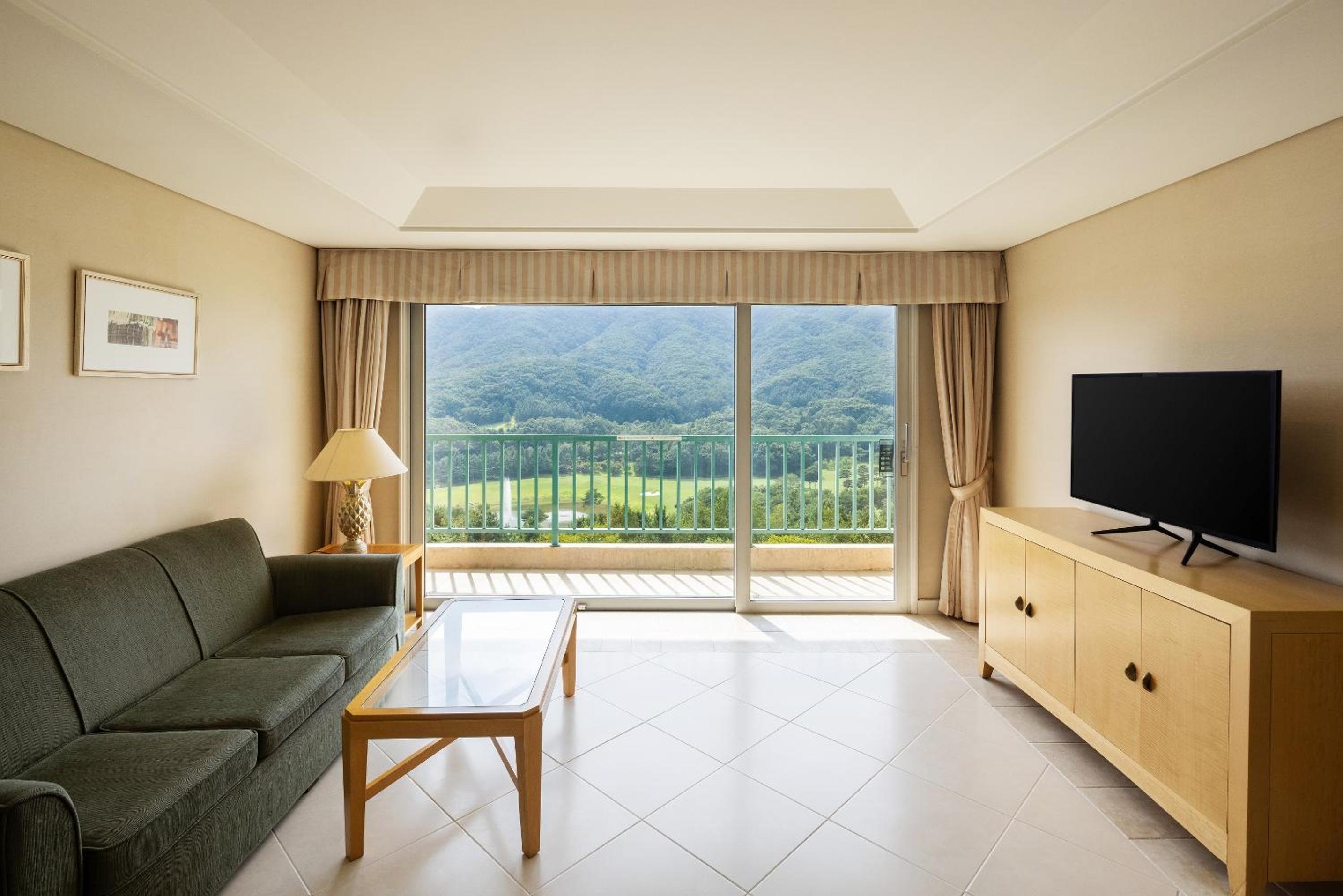 [Valley Village] 31py Standard Double Bed