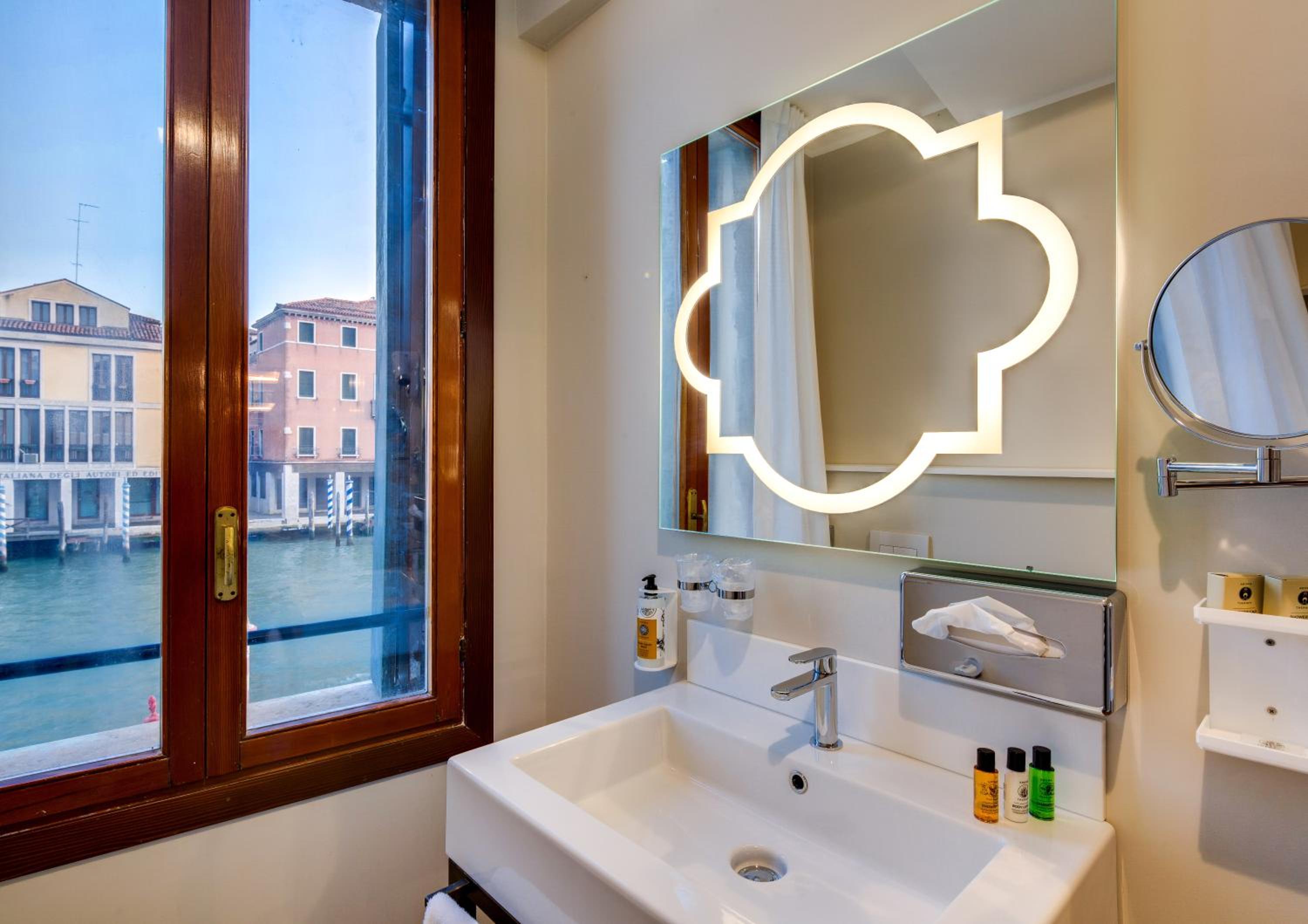 Deluxe with Sofa Bed and Canal Grande View