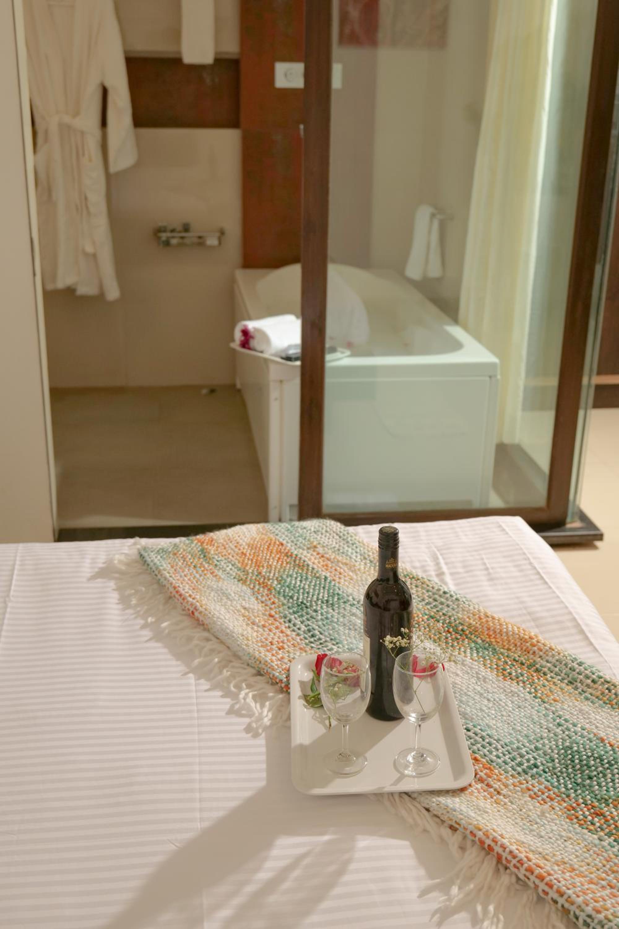 Deluxe Room with Bathtub