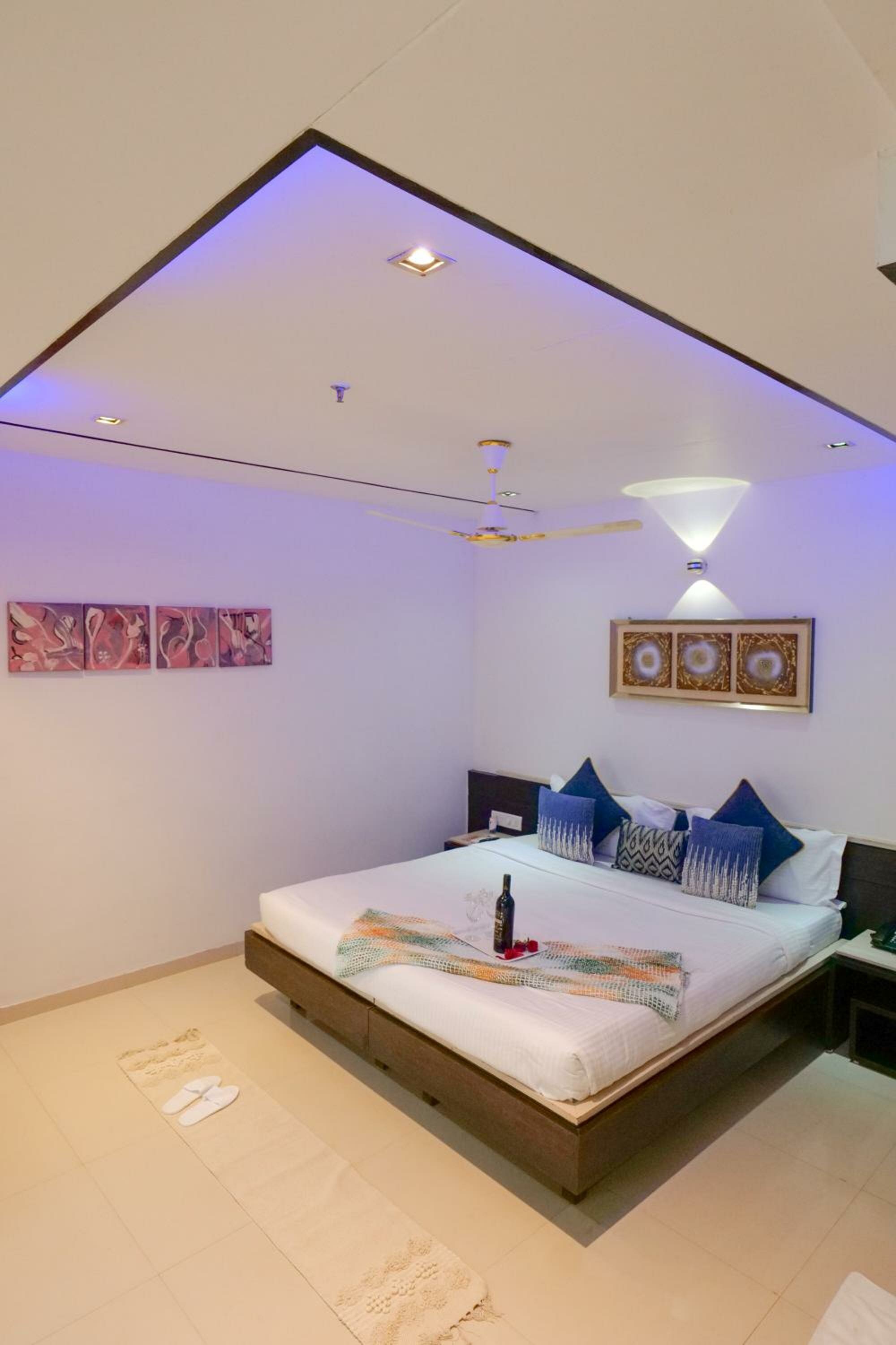 Deluxe Room with Bathtub