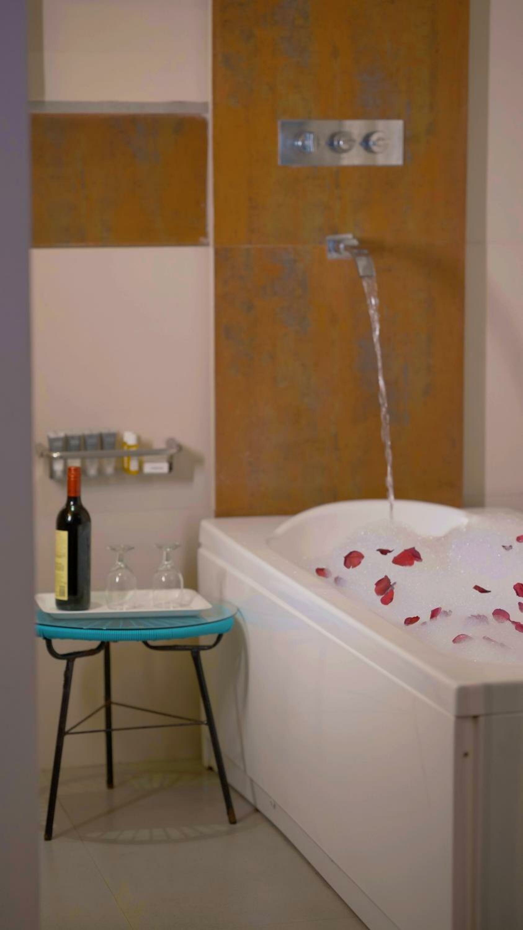 Deluxe Room with Bathtub