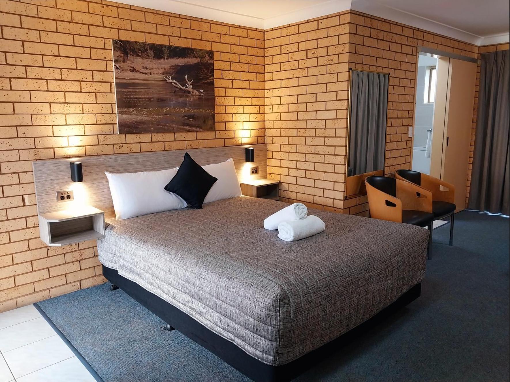 Queen + Double (Non Pet-Friendly) - Upstairs only