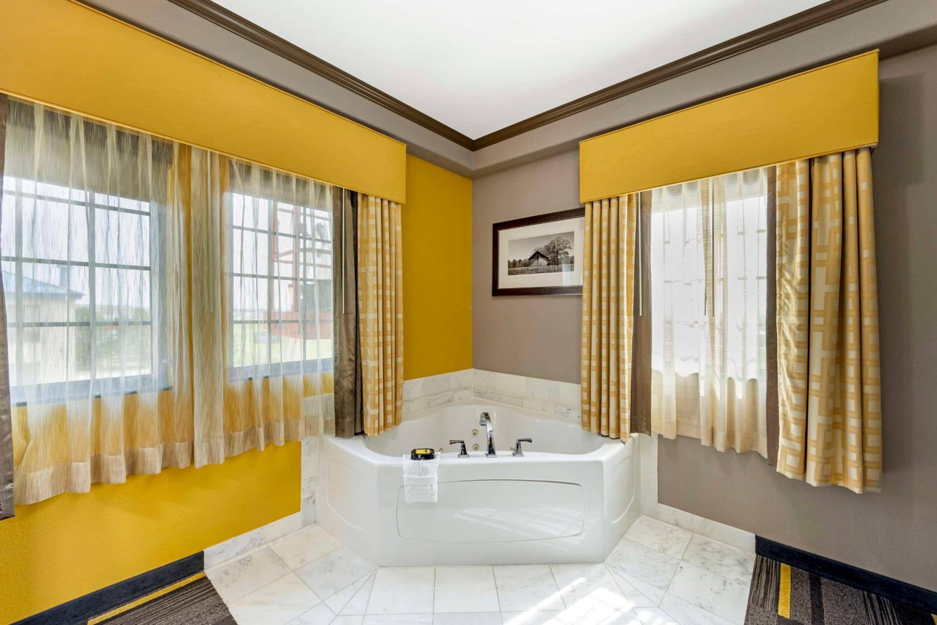 King Suite with One King Bed and Whirlpool - Non-Smoking