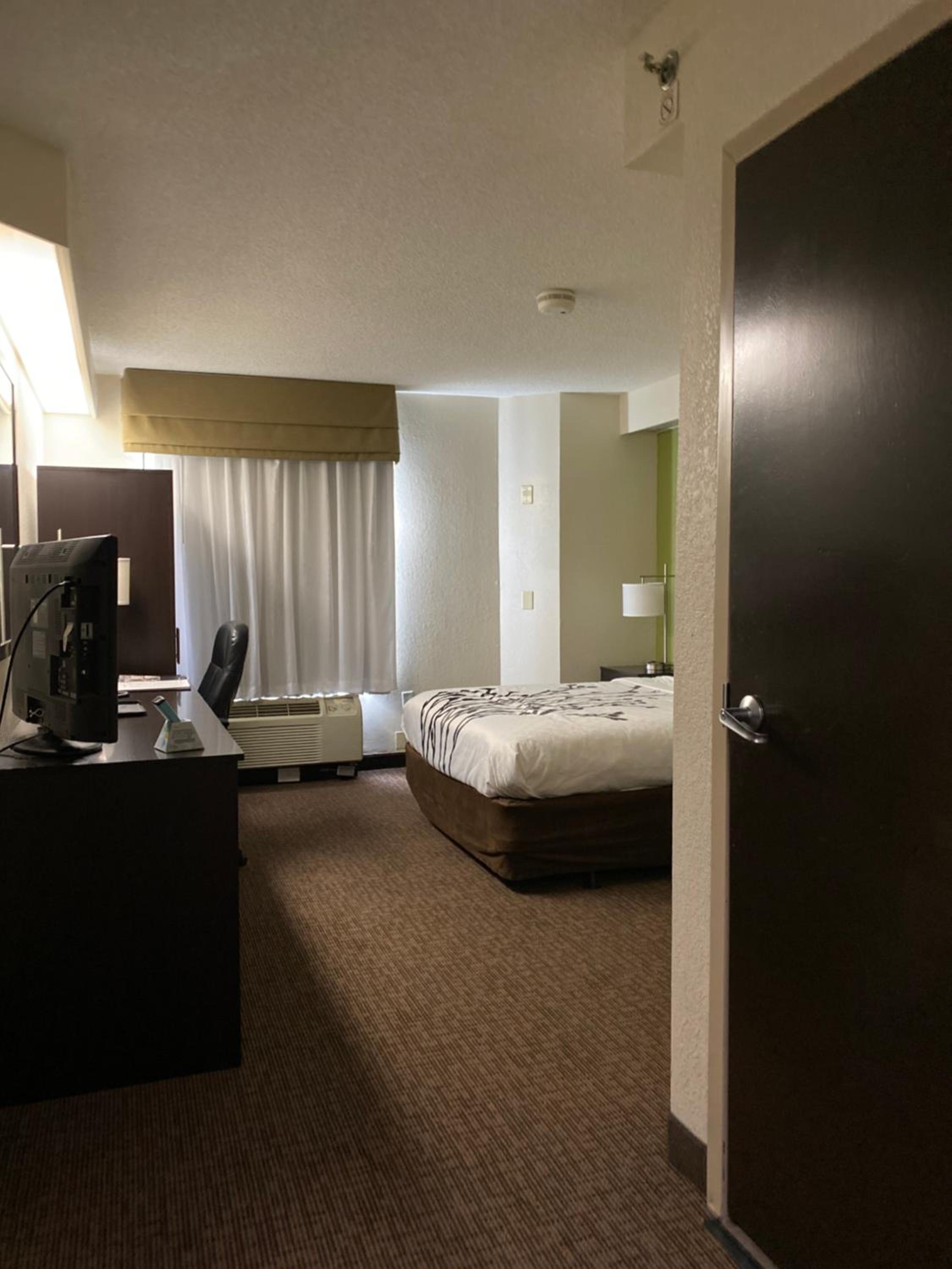 Queen Room - Accessible/Non-Smoking