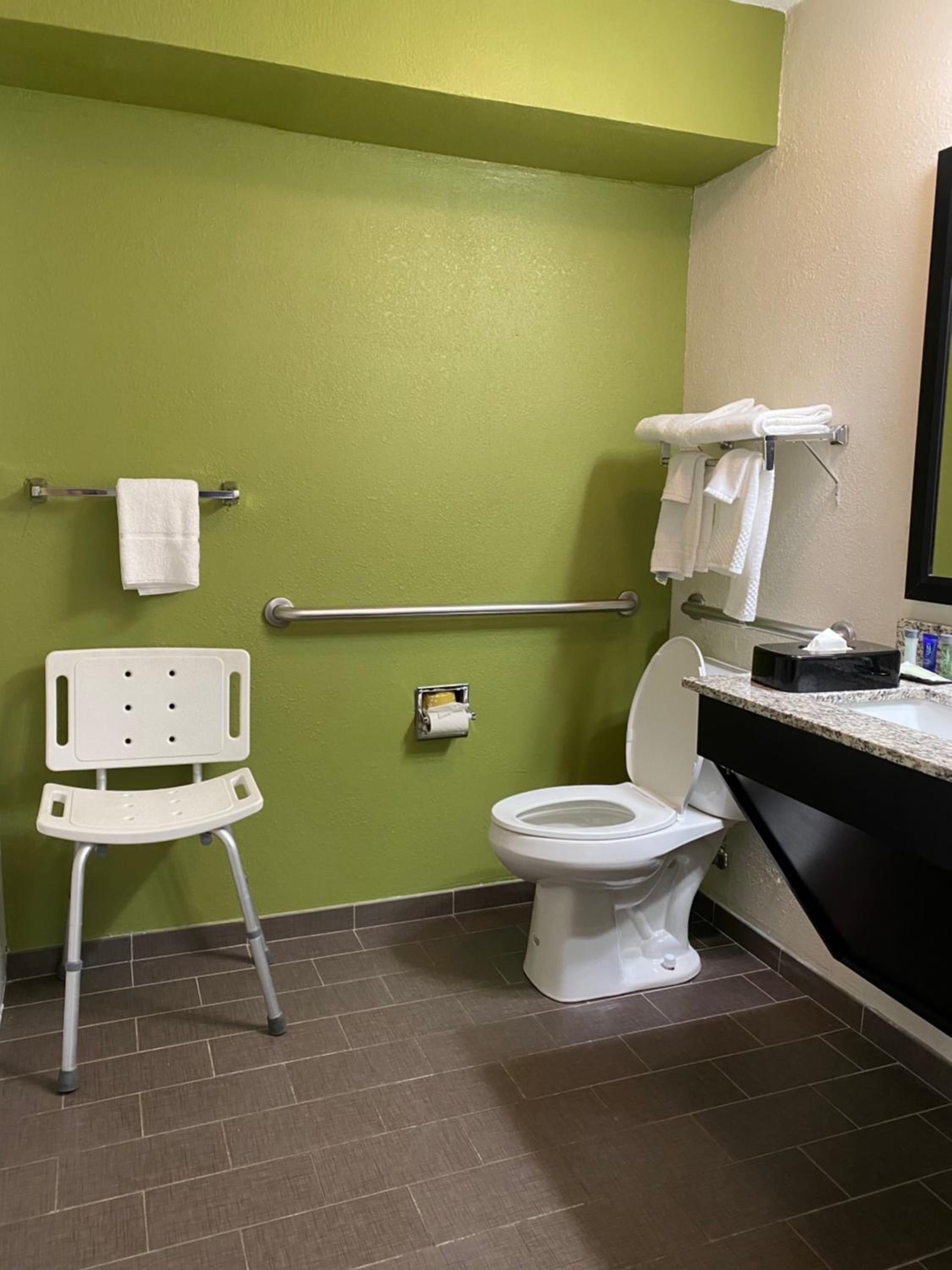 Queen Room - Accessible/Non-Smoking