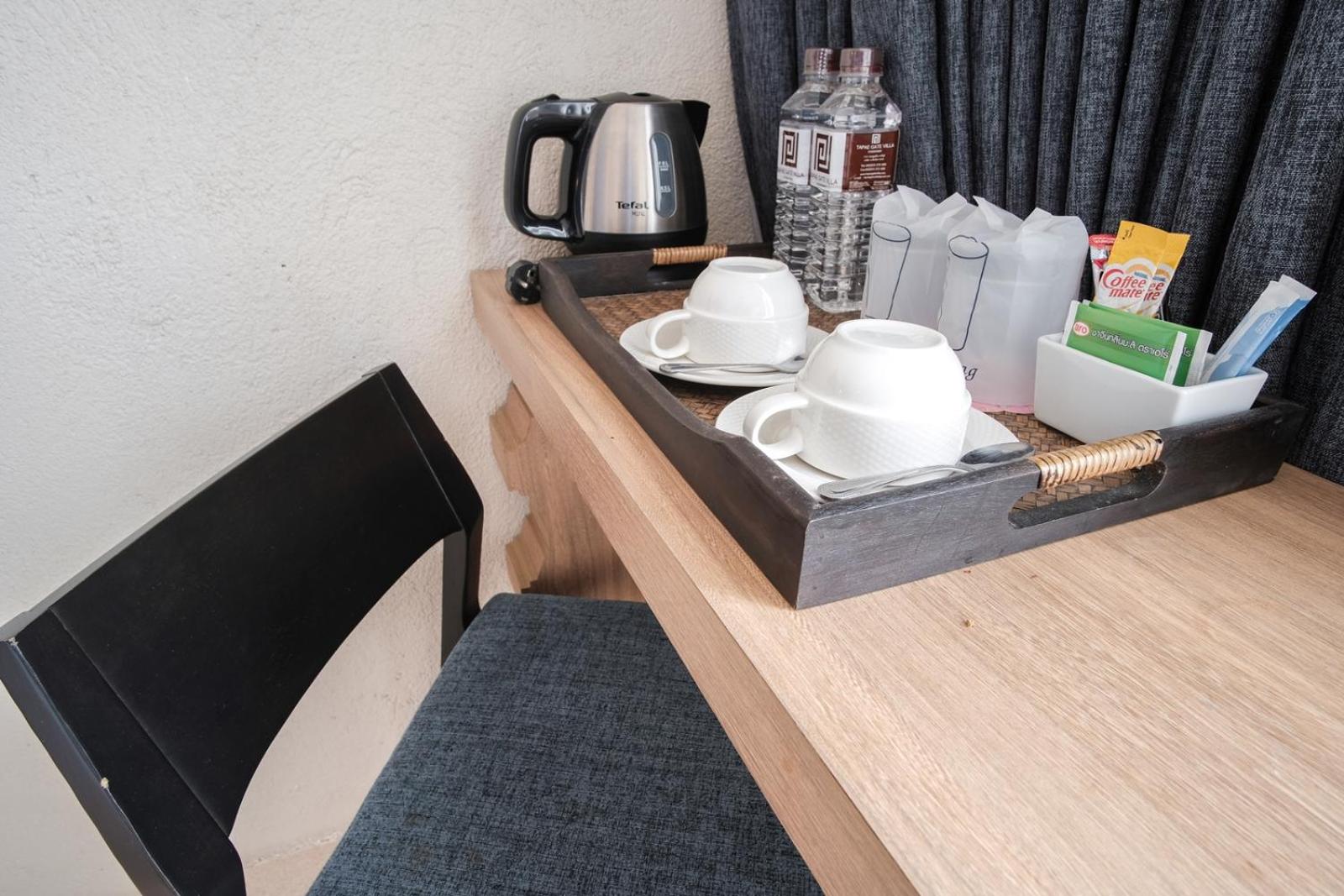 Deluxe King Room with Pool Access 