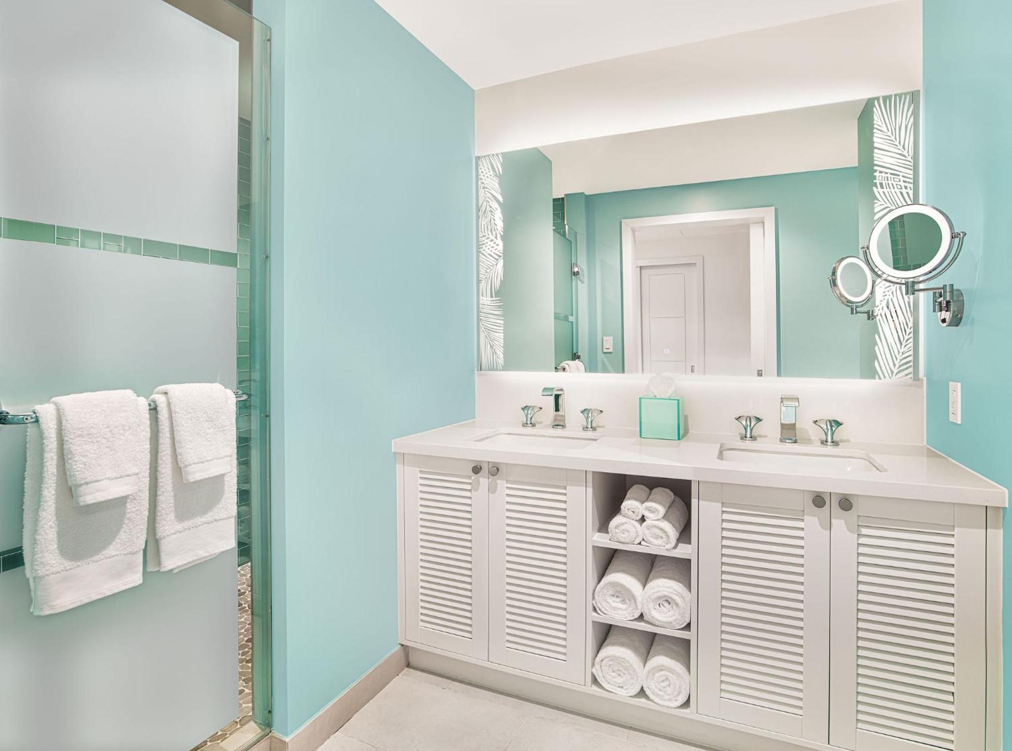 Deluxe Oceanfront King