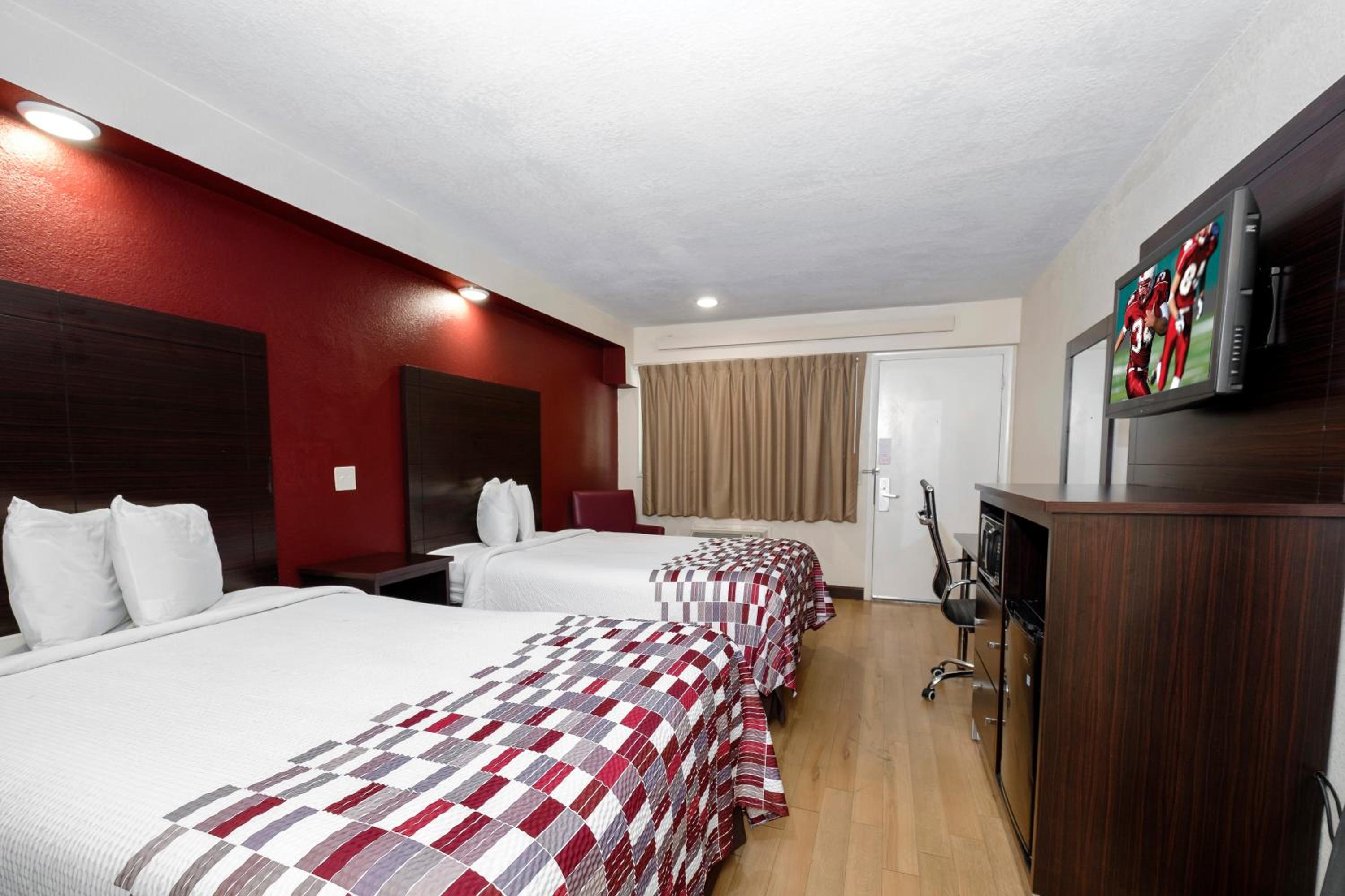 Deluxe Room with Two Double Beds Non-Smoking
