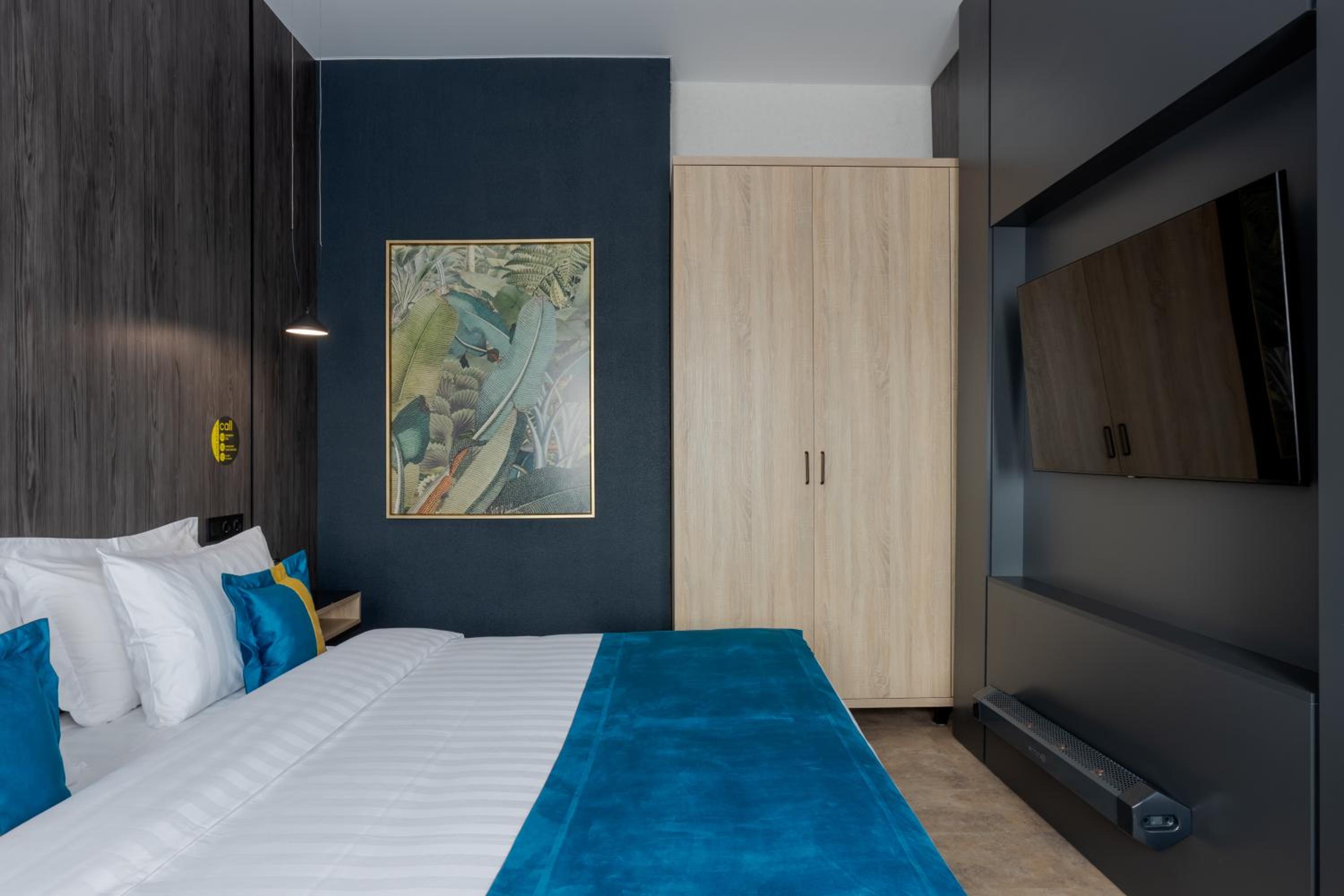 Two-Bedroom Deluxe Apartment with Garden View