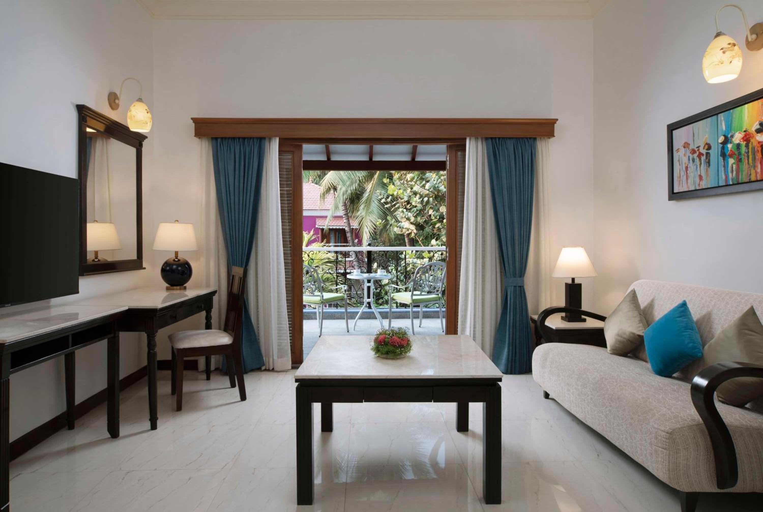 Radisson Suite with Balcony, Bathtub, Living room & Garden view