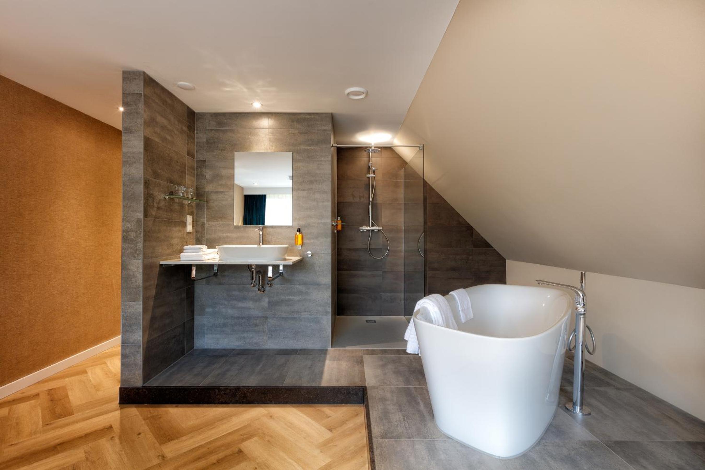 Queen Suite
