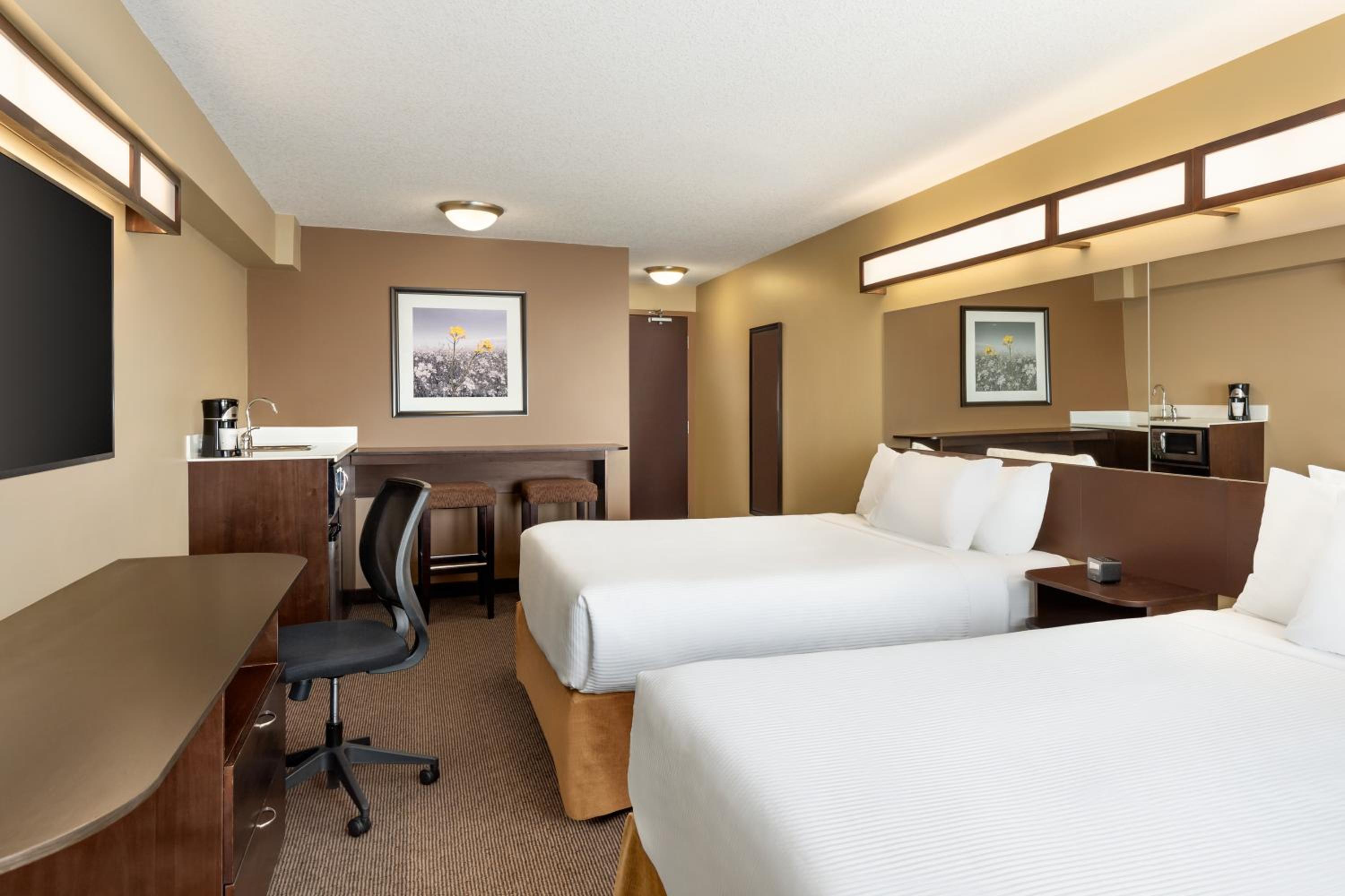 Business Queen Room with Two Queen Beds - Non-Smoking