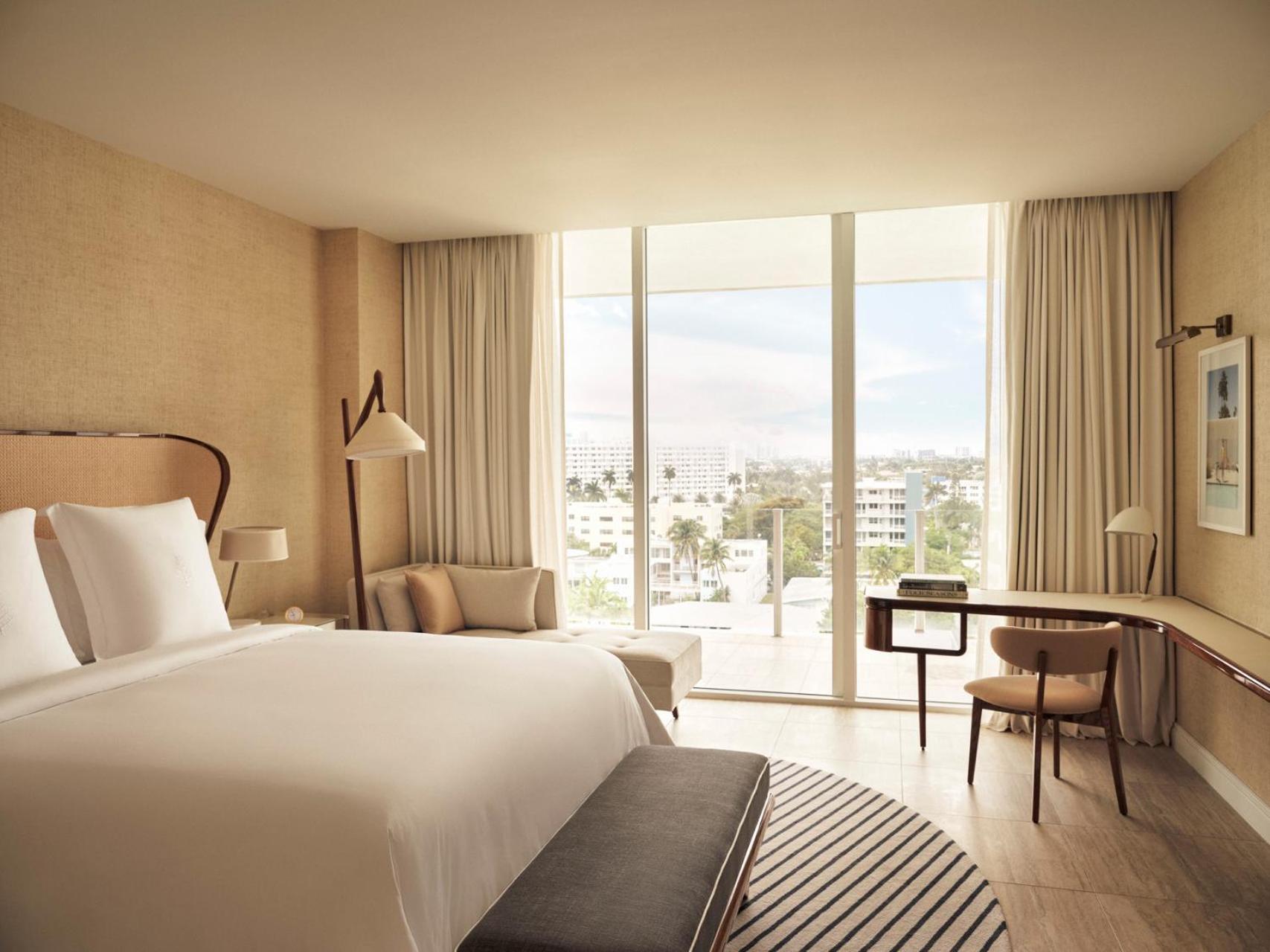 Accessible Lauderdale-View Room King 