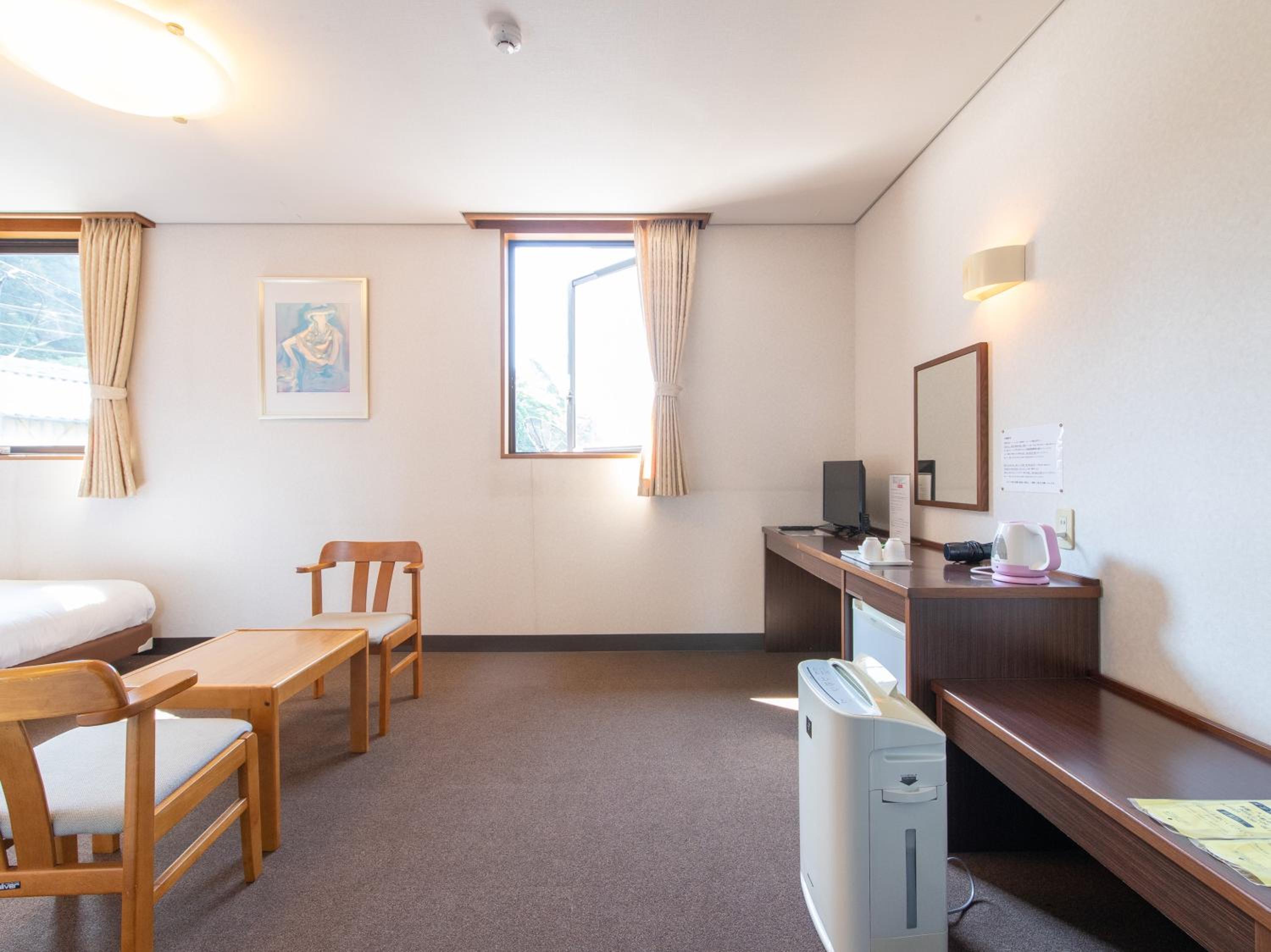 Standard Twin Room - Non-Smoking