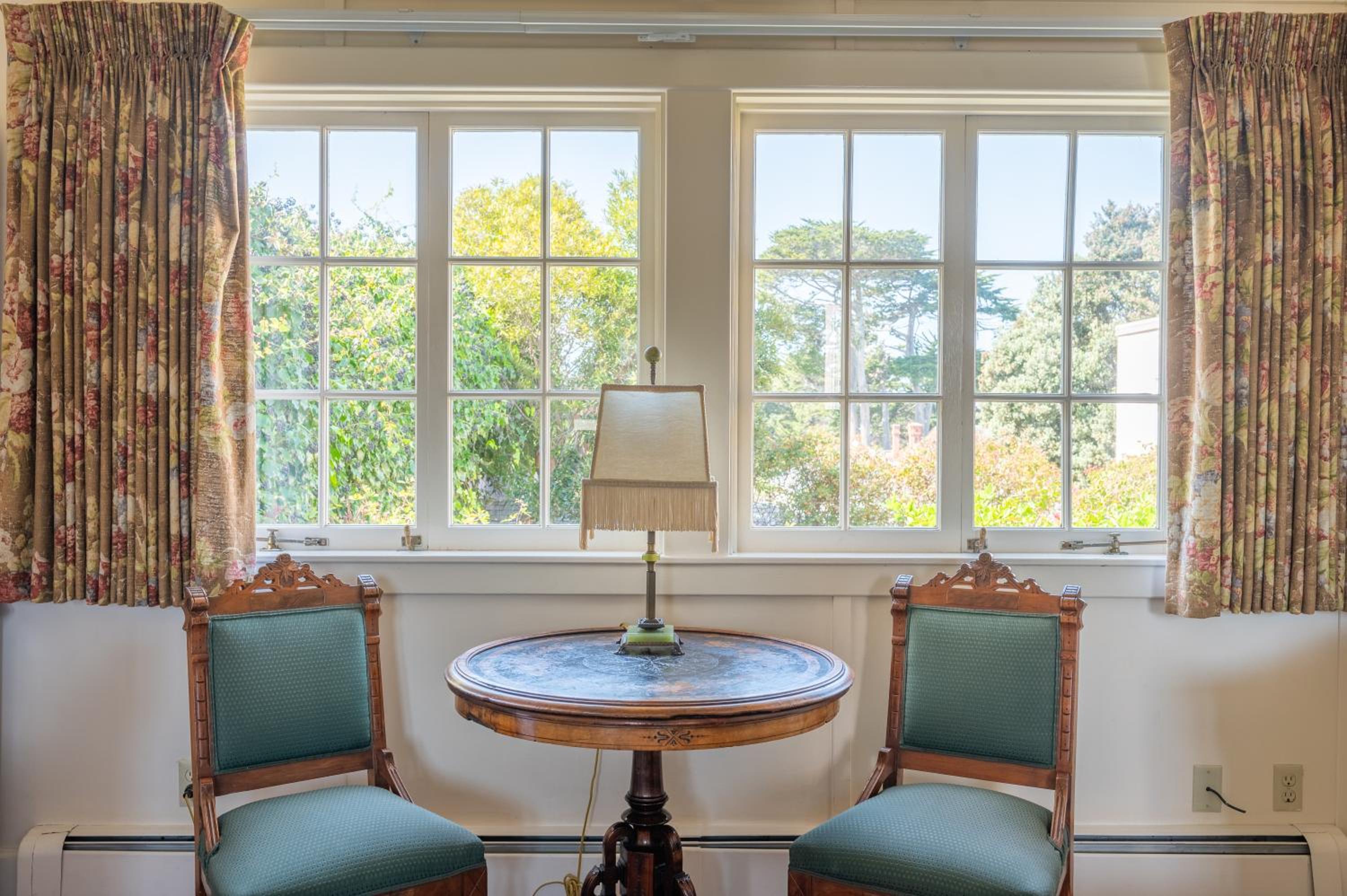 Queen Room with Garden View