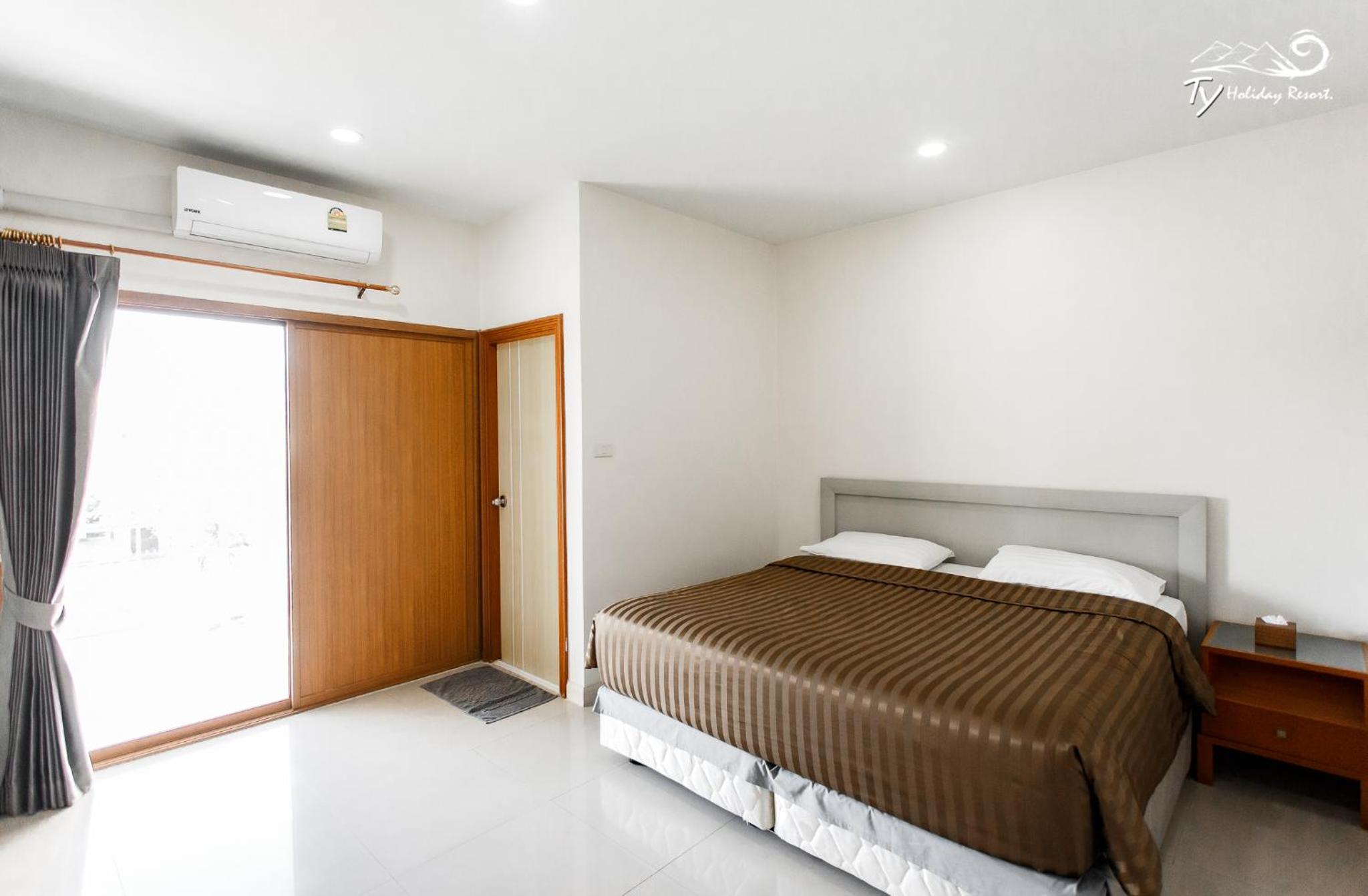 Seven-Bedroom Villa with Private Pool 233	