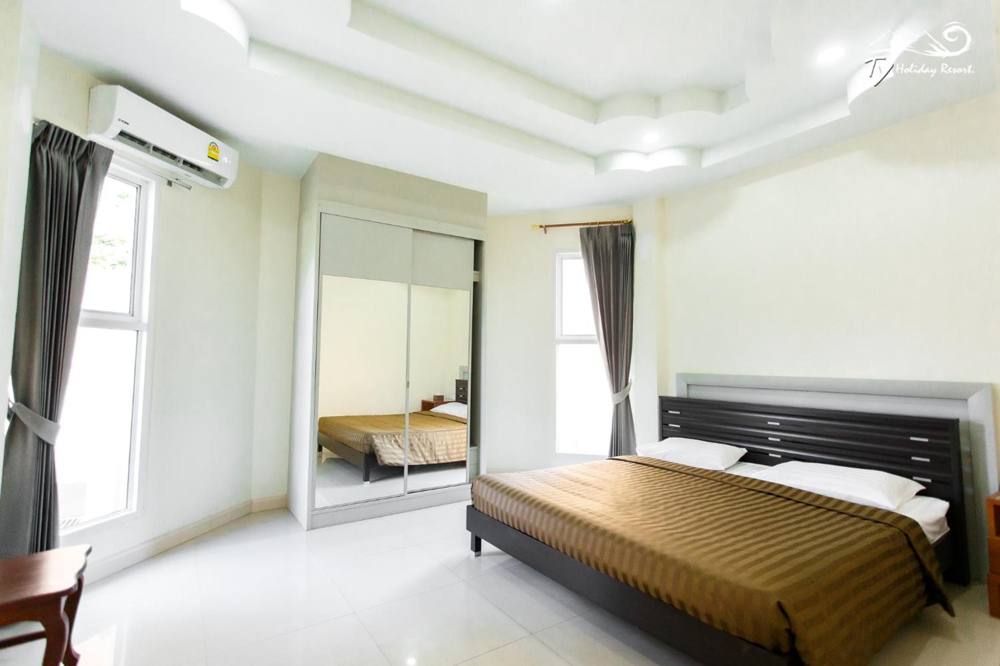 Seven-Bedroom Villa with Private Pool 233	