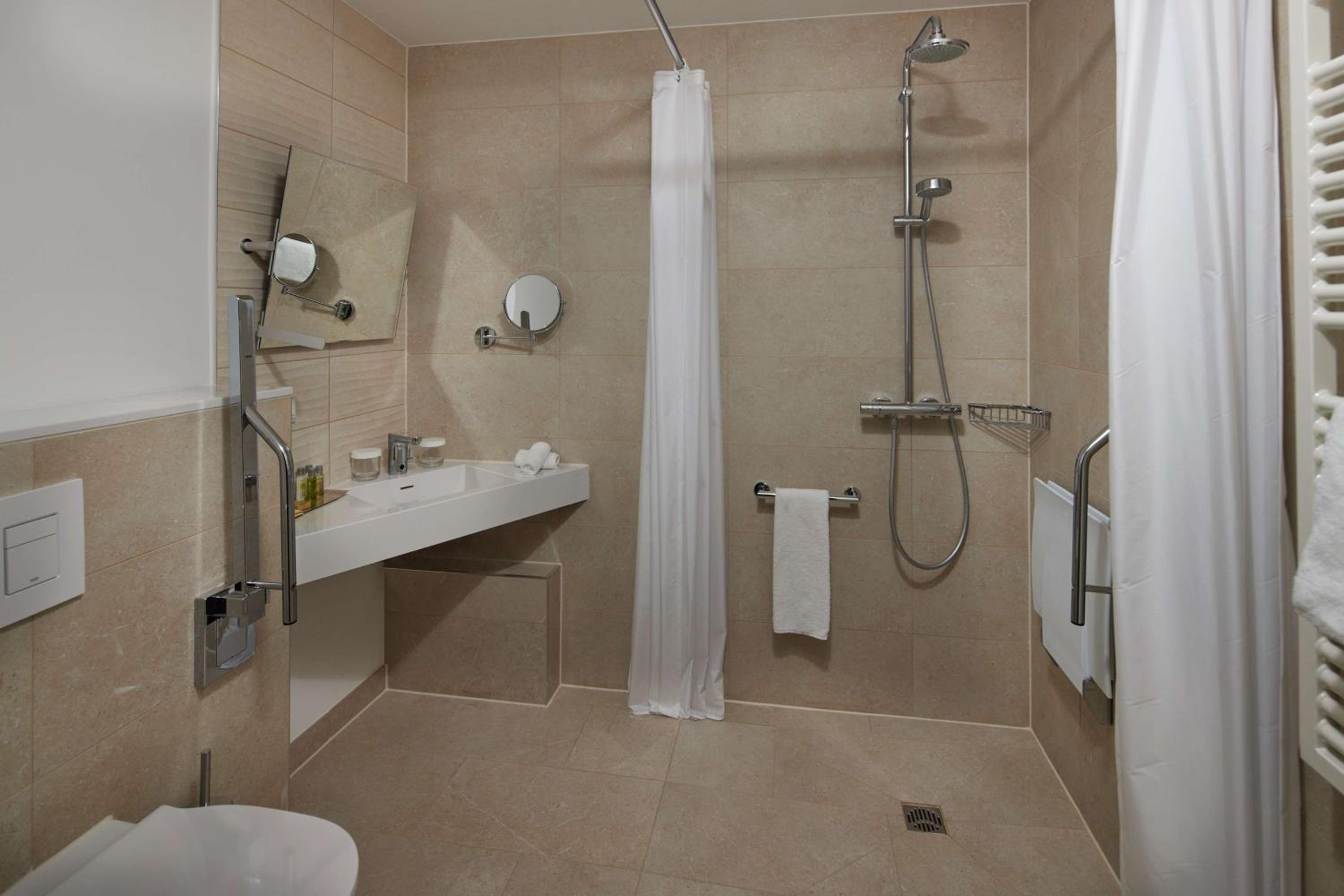 Queen Room - Mobility Access