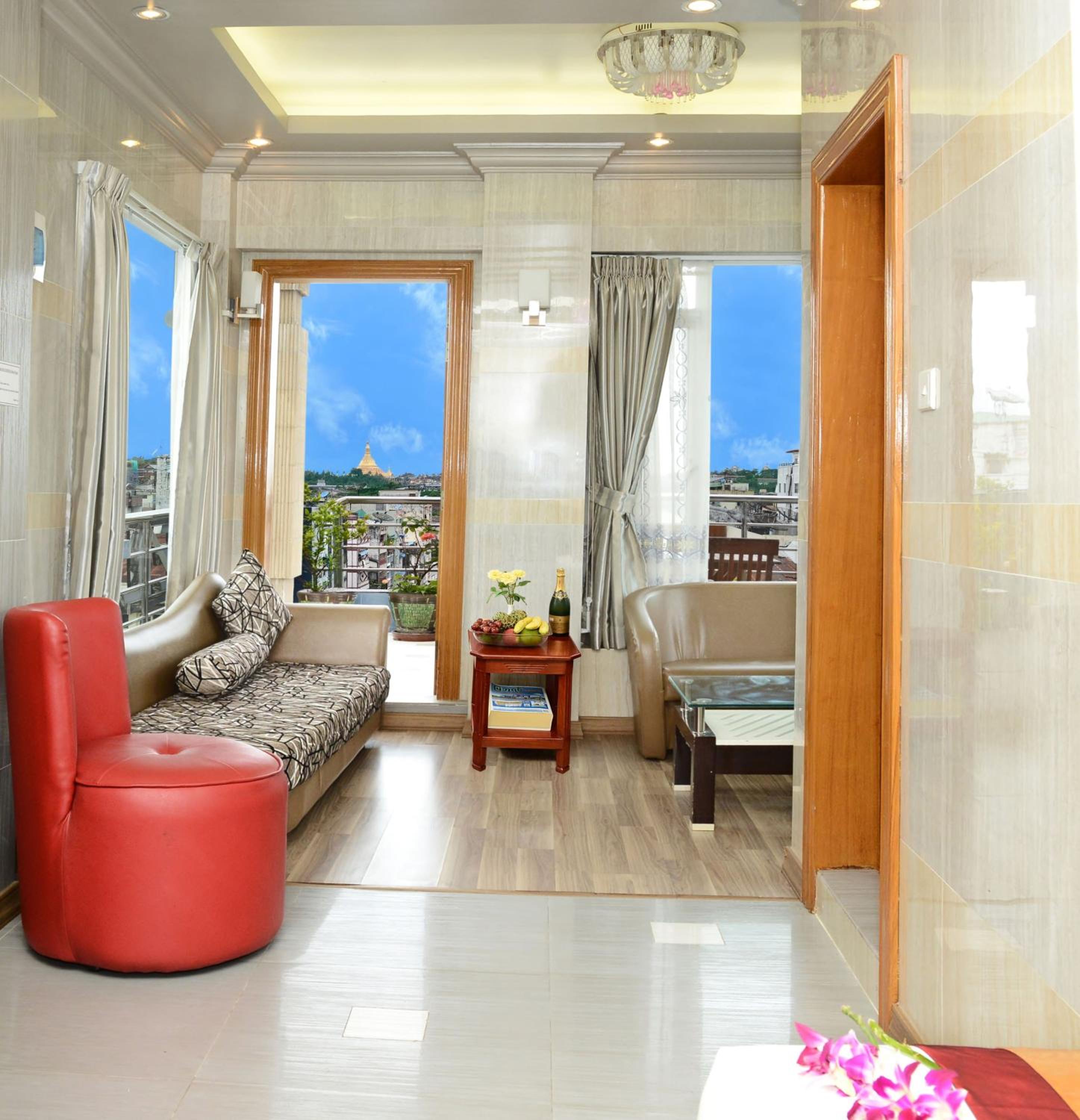 Penthouse Suite with Pagoda View