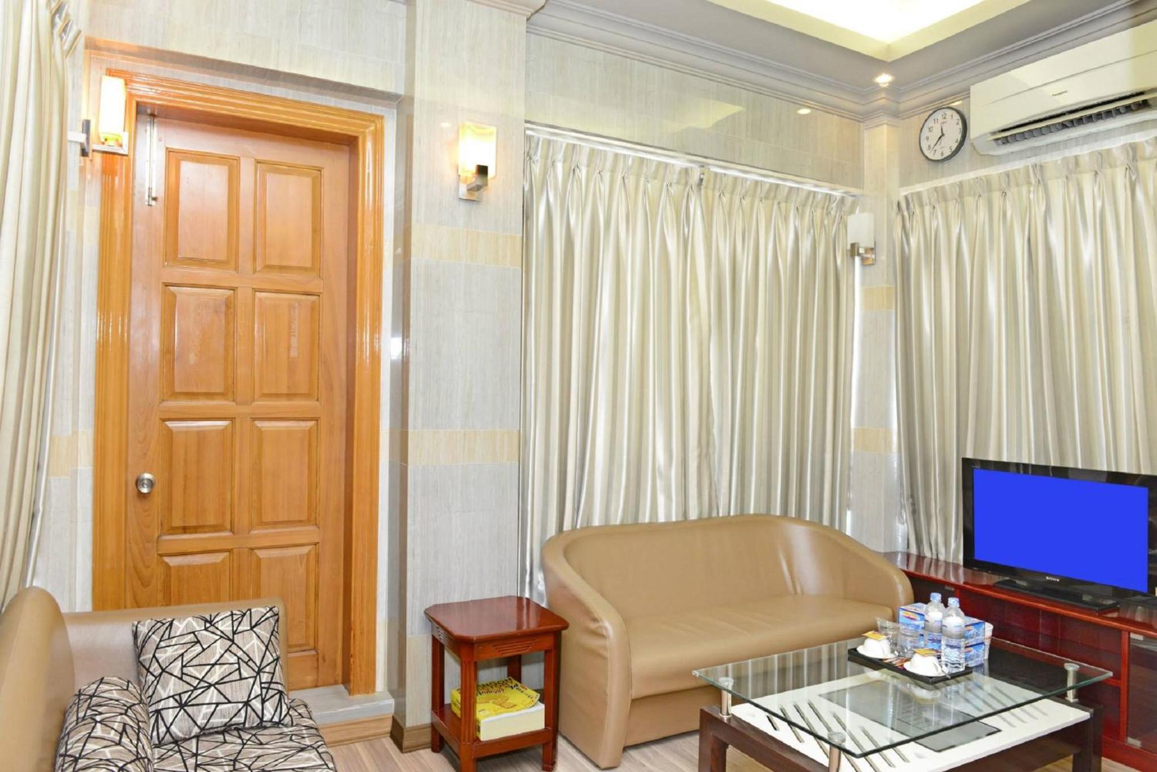 Penthouse Suite with Pagoda View